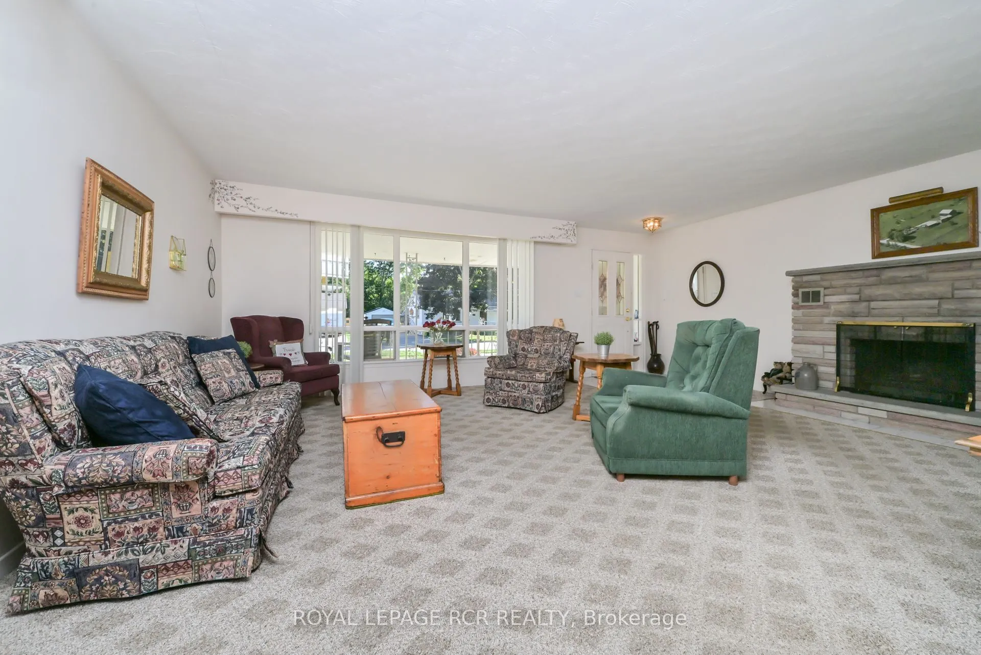 102 Tupper Street W