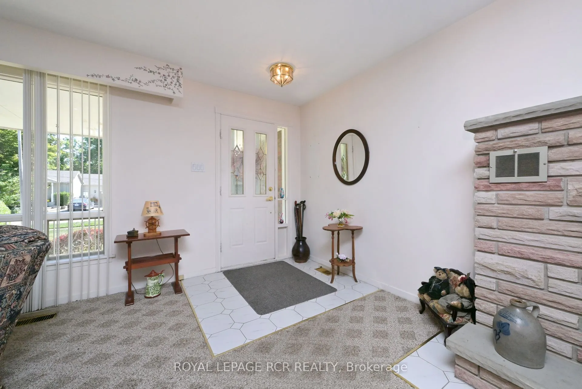 102 Tupper Street W