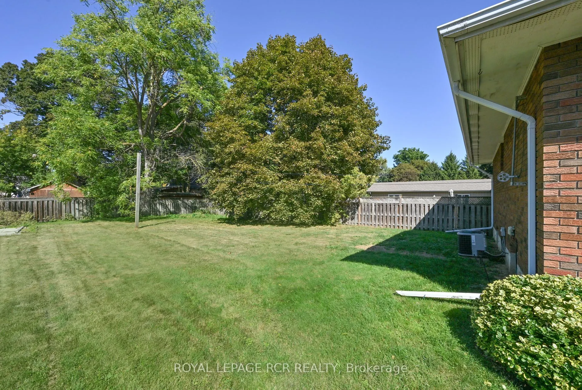 102 Tupper Street W