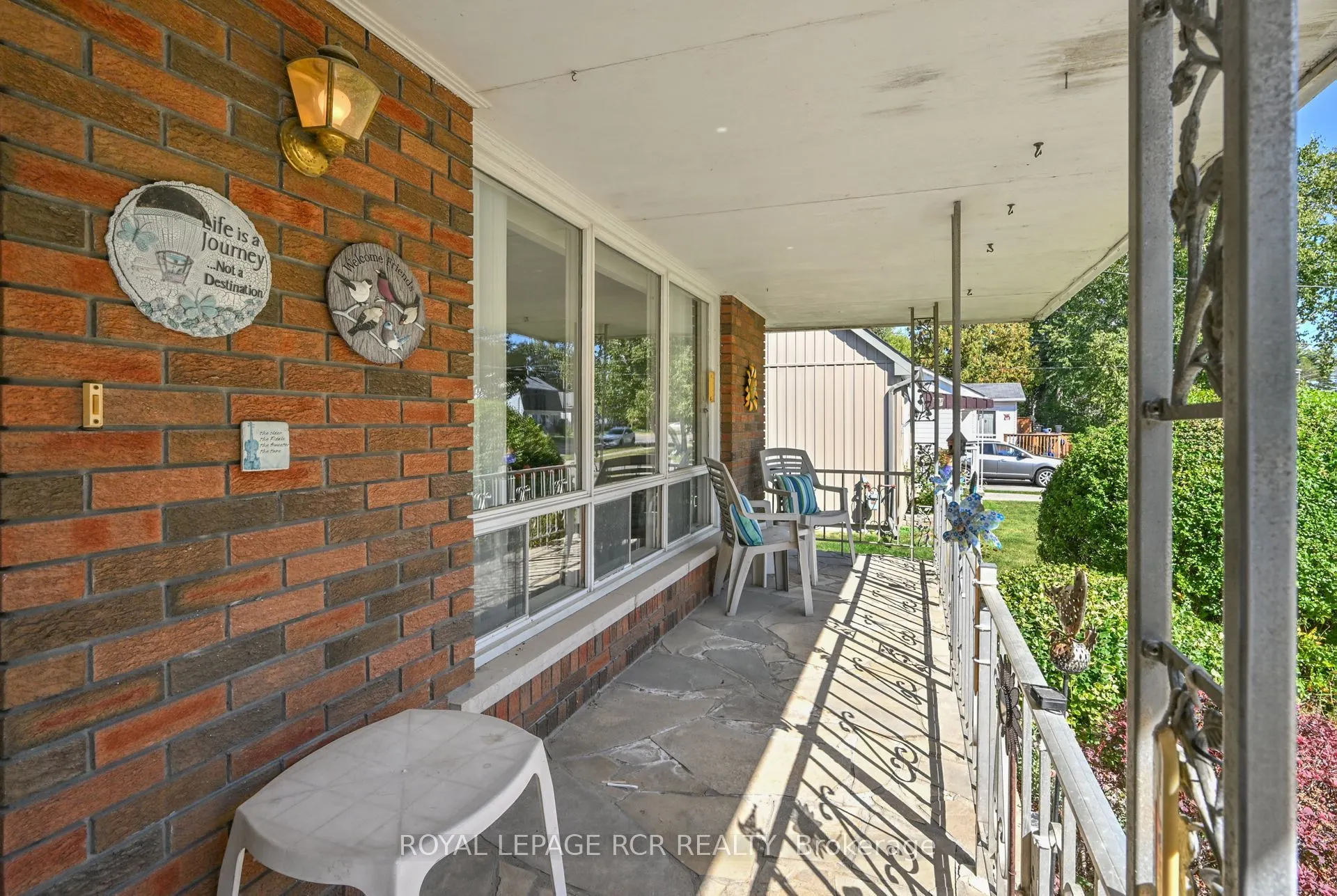 102 Tupper Street W