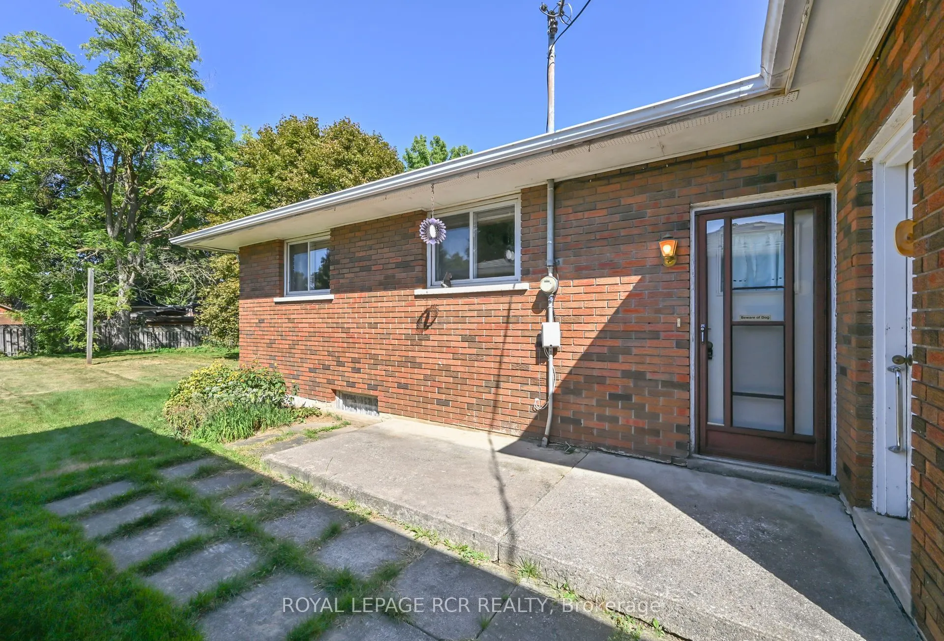 102 Tupper Street W