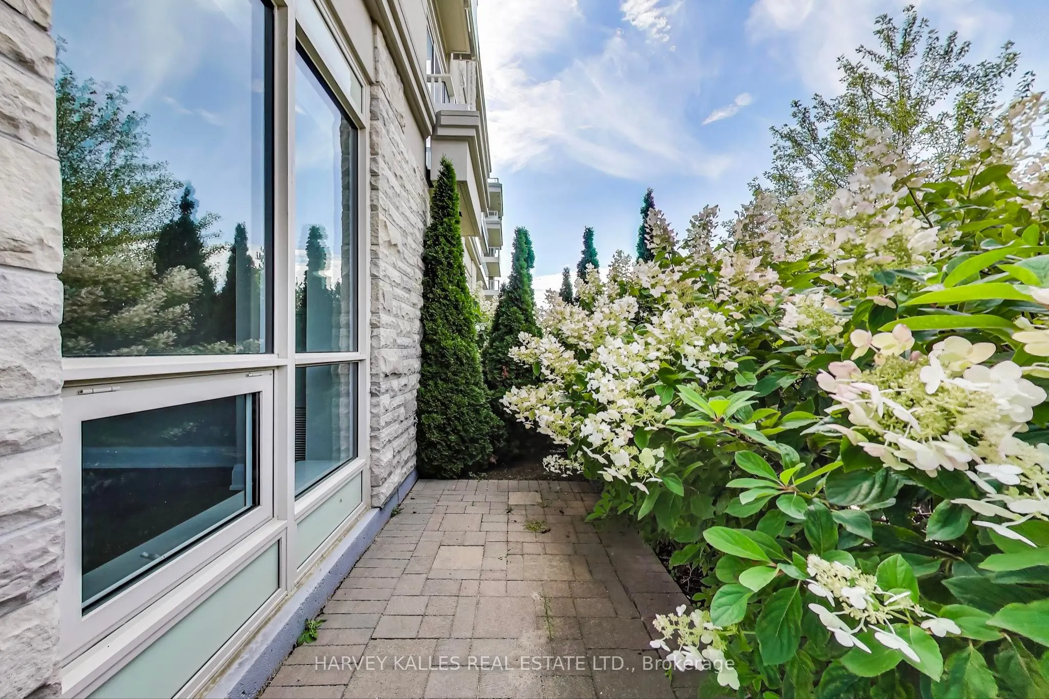 9 Stollery Pond Crescent, #11