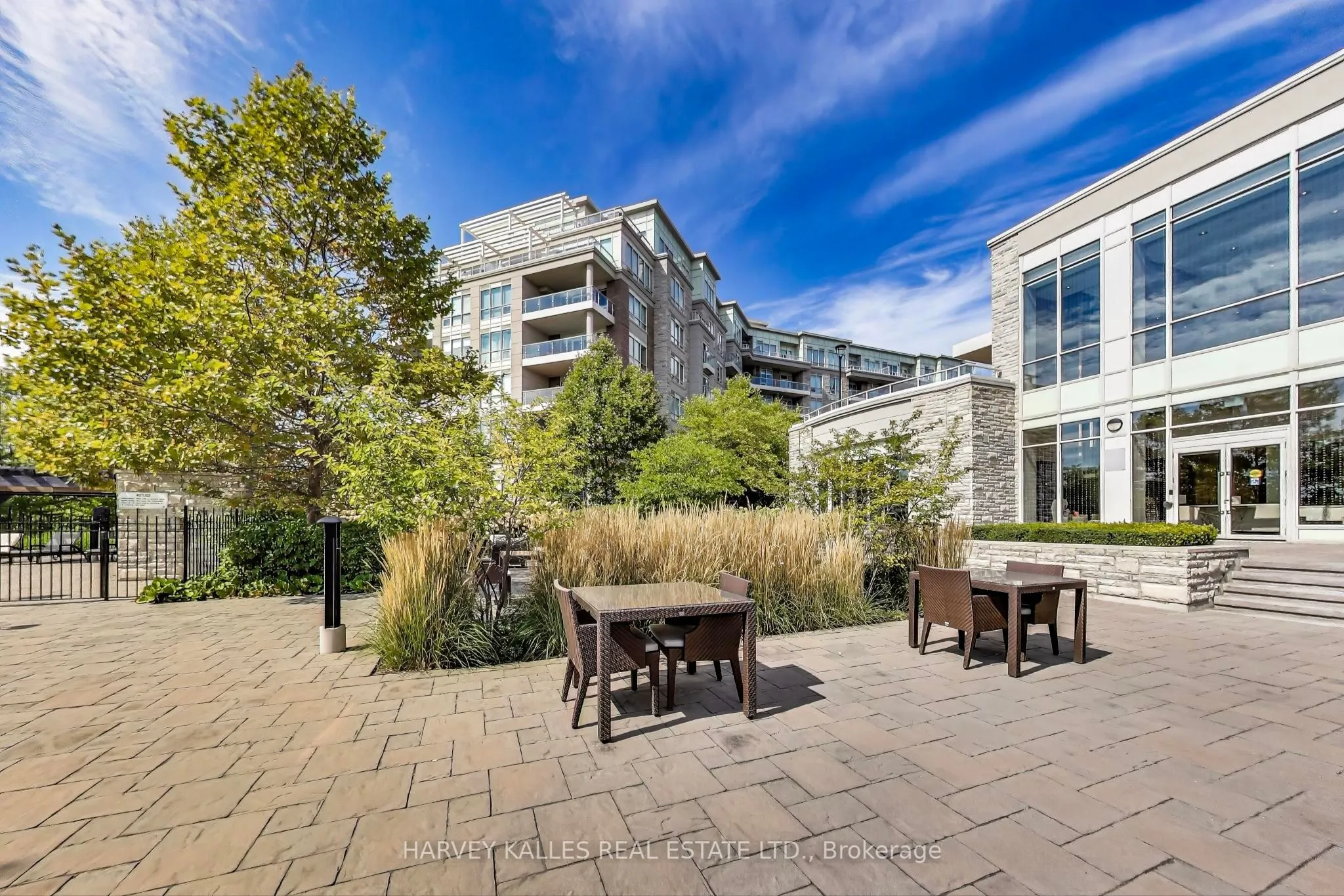 9 Stollery Pond Crescent, #11