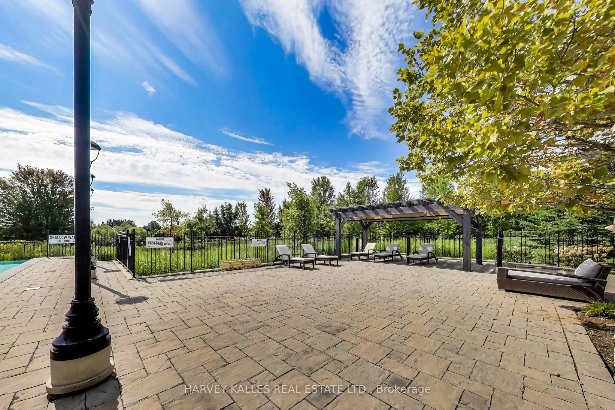 9 Stollery Pond Crescent, #11