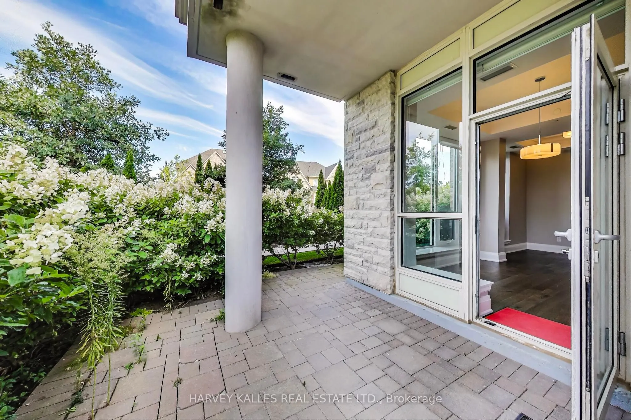 9 Stollery Pond Crescent, #11