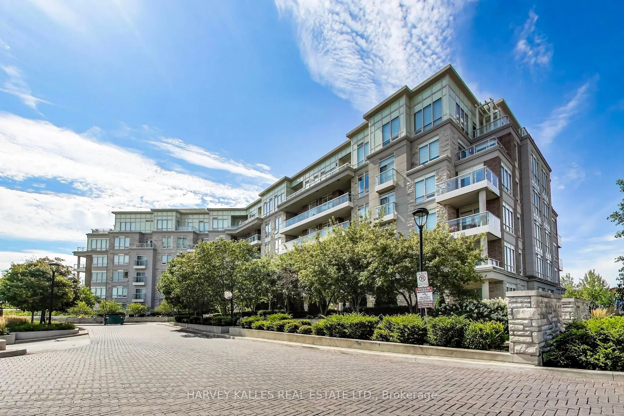 9 Stollery Pond Crescent, #11