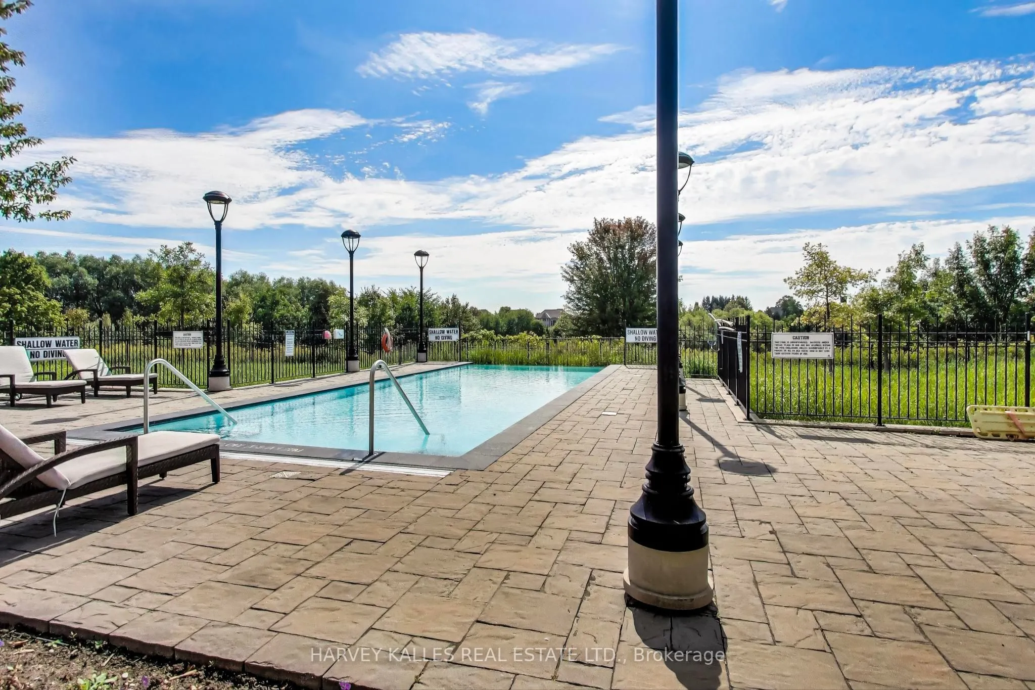 9 Stollery Pond Crescent, #11