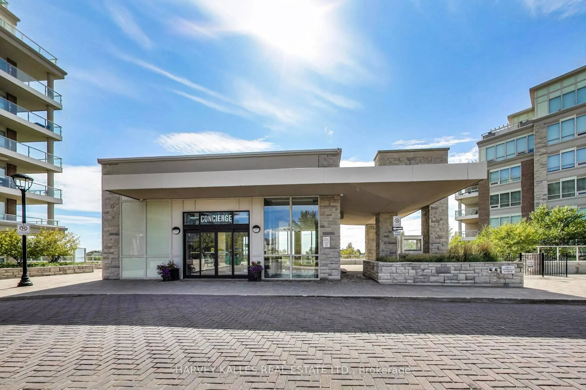 9 Stollery Pond Crescent, #11