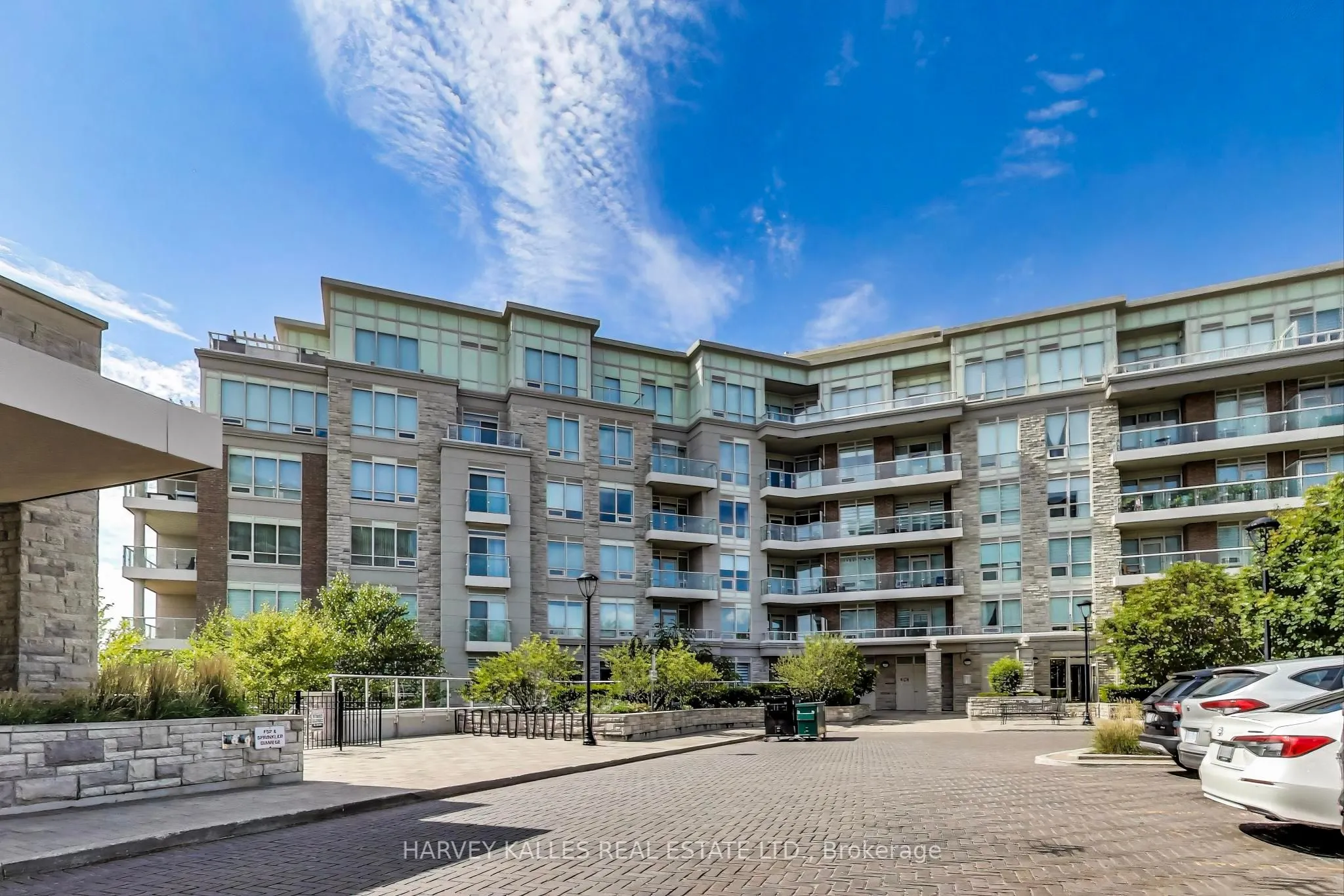 9 Stollery Pond Crescent, #11