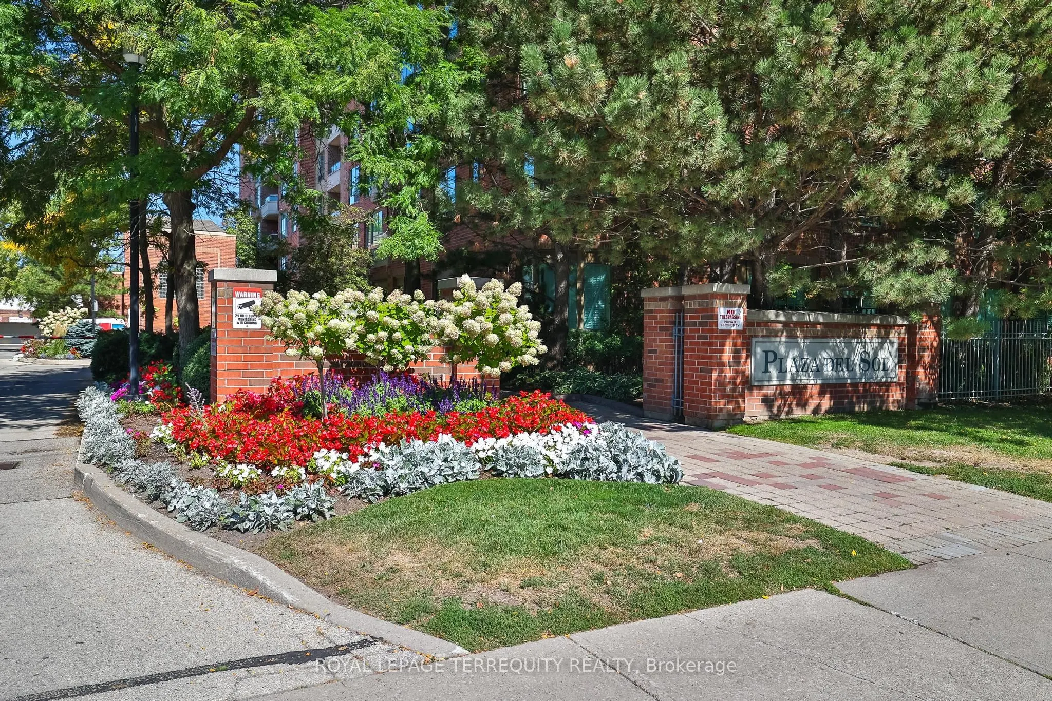 900 Steeles Avenue W, #105