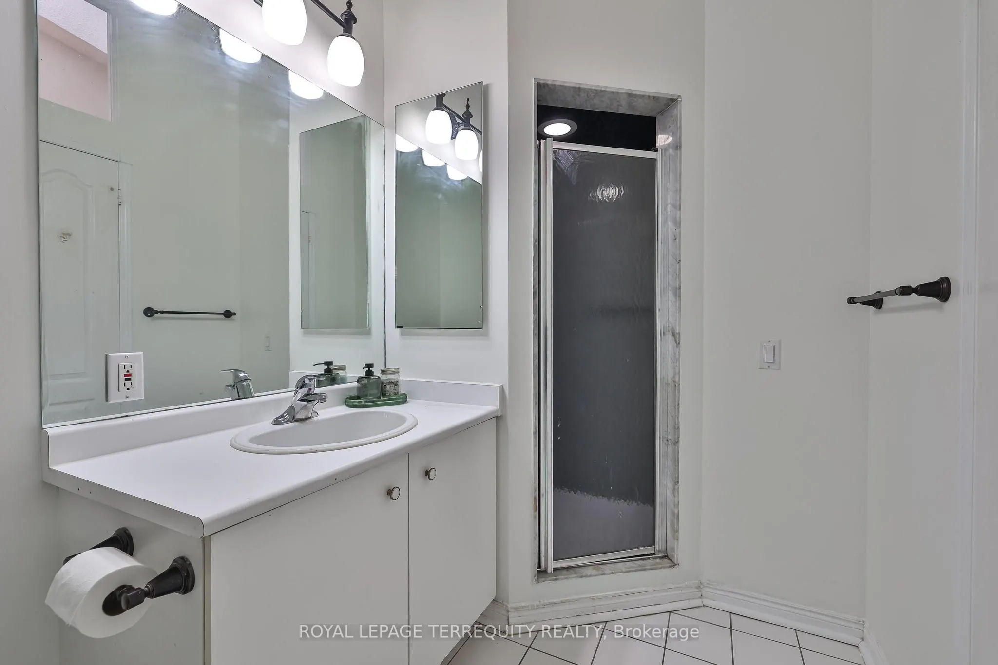 900 Steeles Avenue W, #105