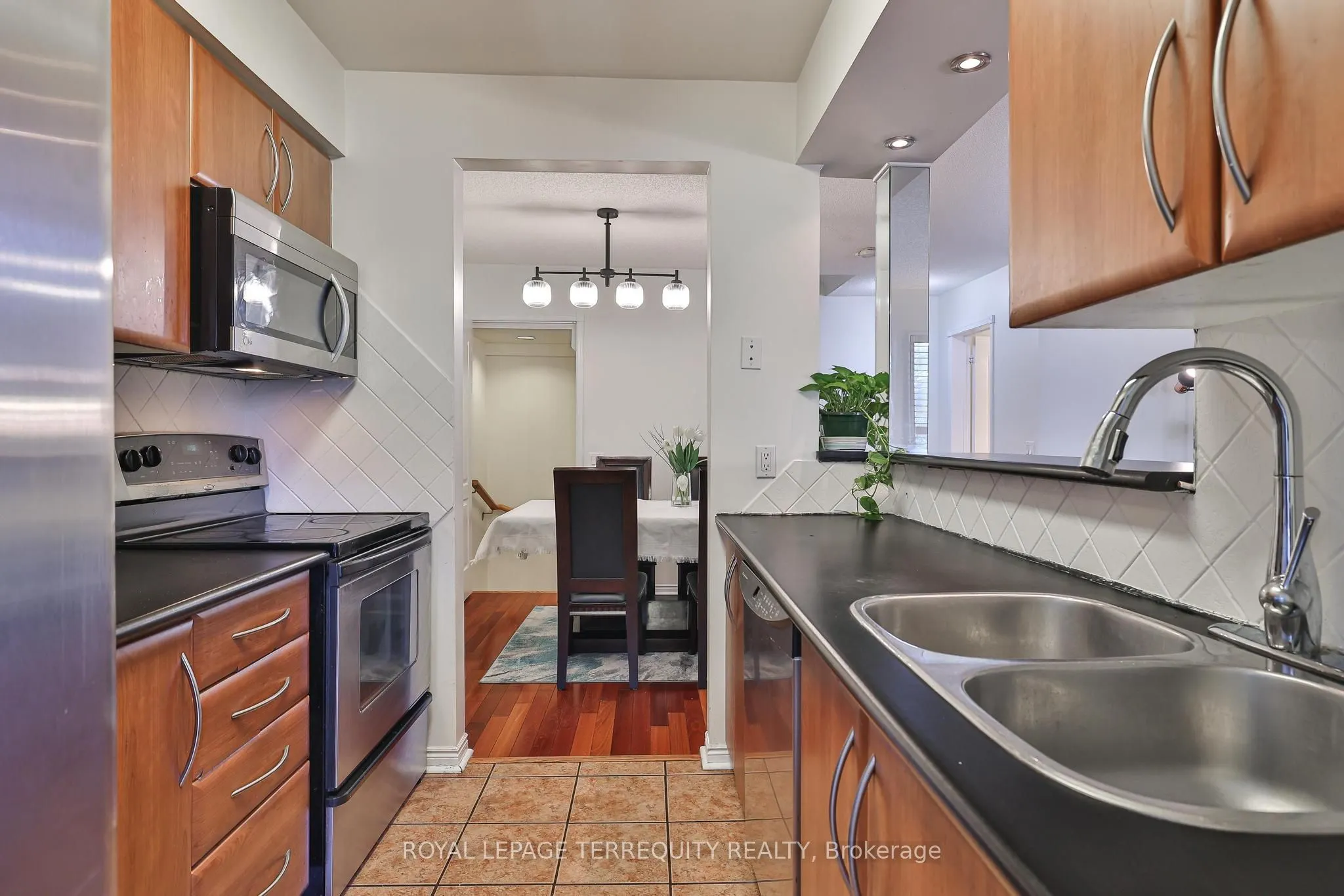 900 Steeles Avenue W, #105