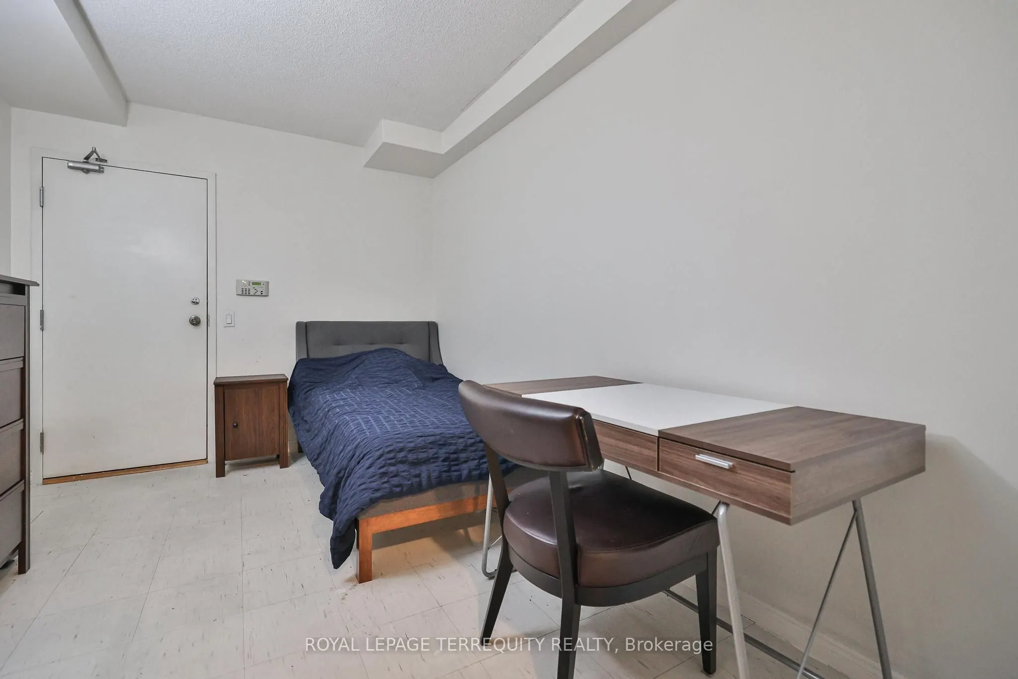 900 Steeles Avenue W, #105