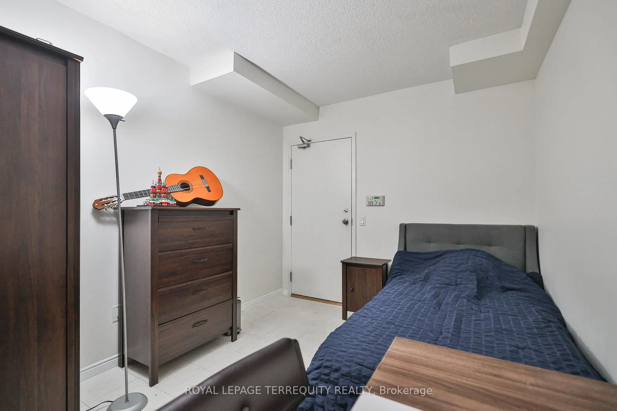 900 Steeles Avenue W, #105