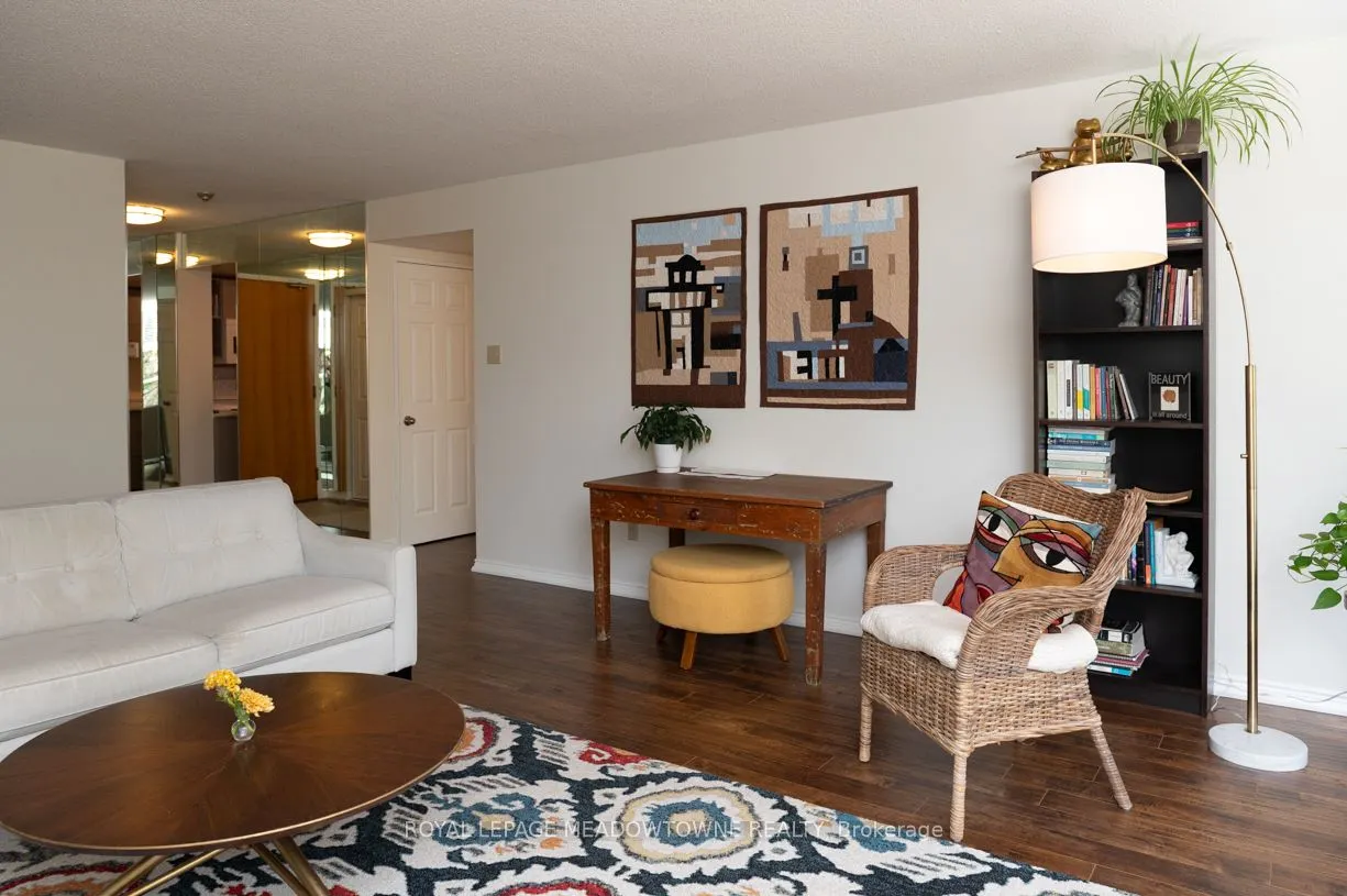 14924 Yonge Street, #201