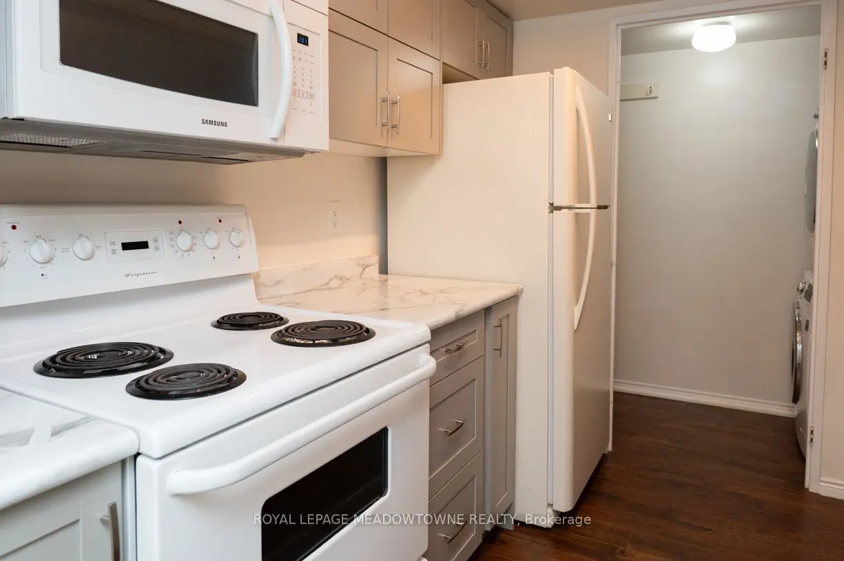 14924 Yonge Street, #201