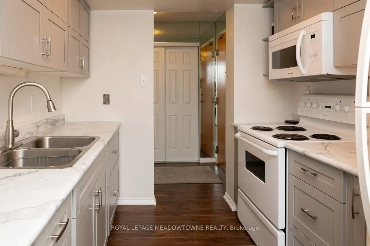 14924 Yonge Street, #201