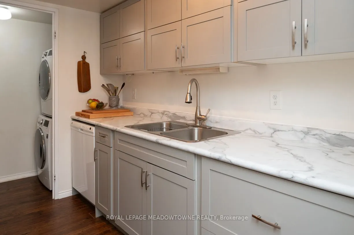 14924 Yonge Street, #201
