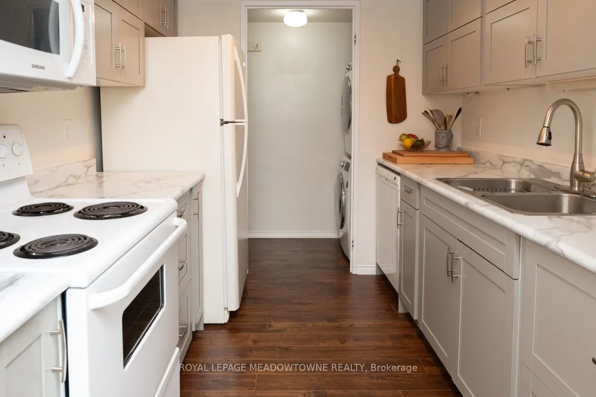 14924 Yonge Street, #201