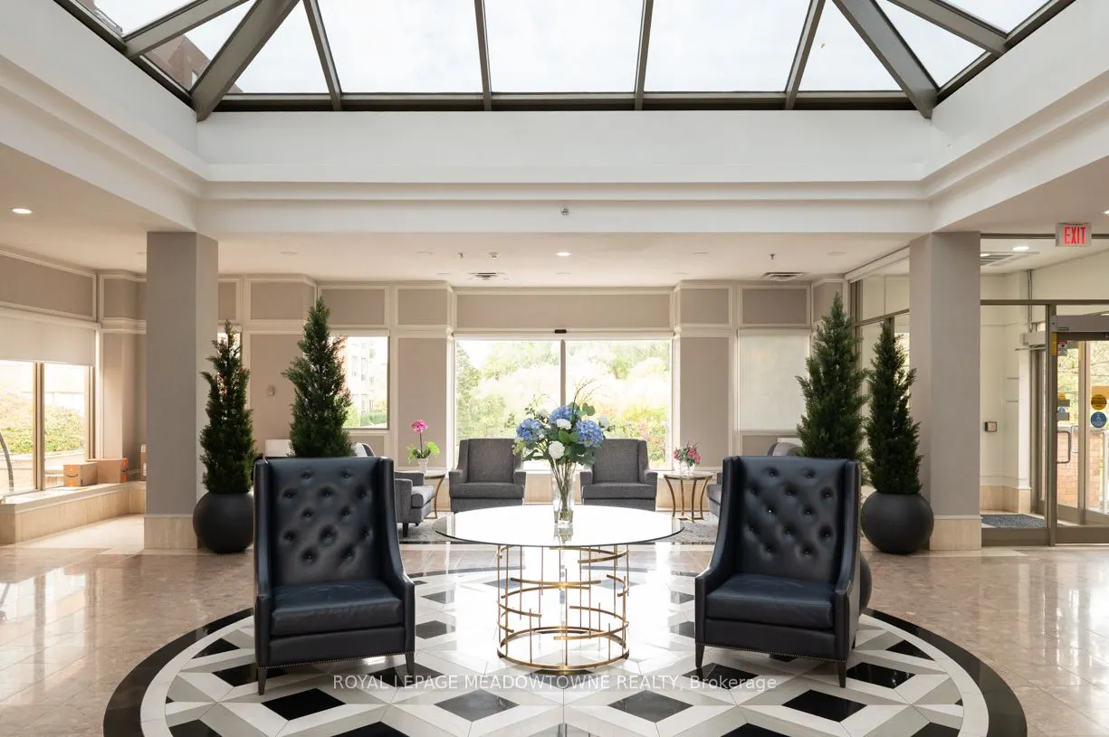 14924 Yonge Street, #201