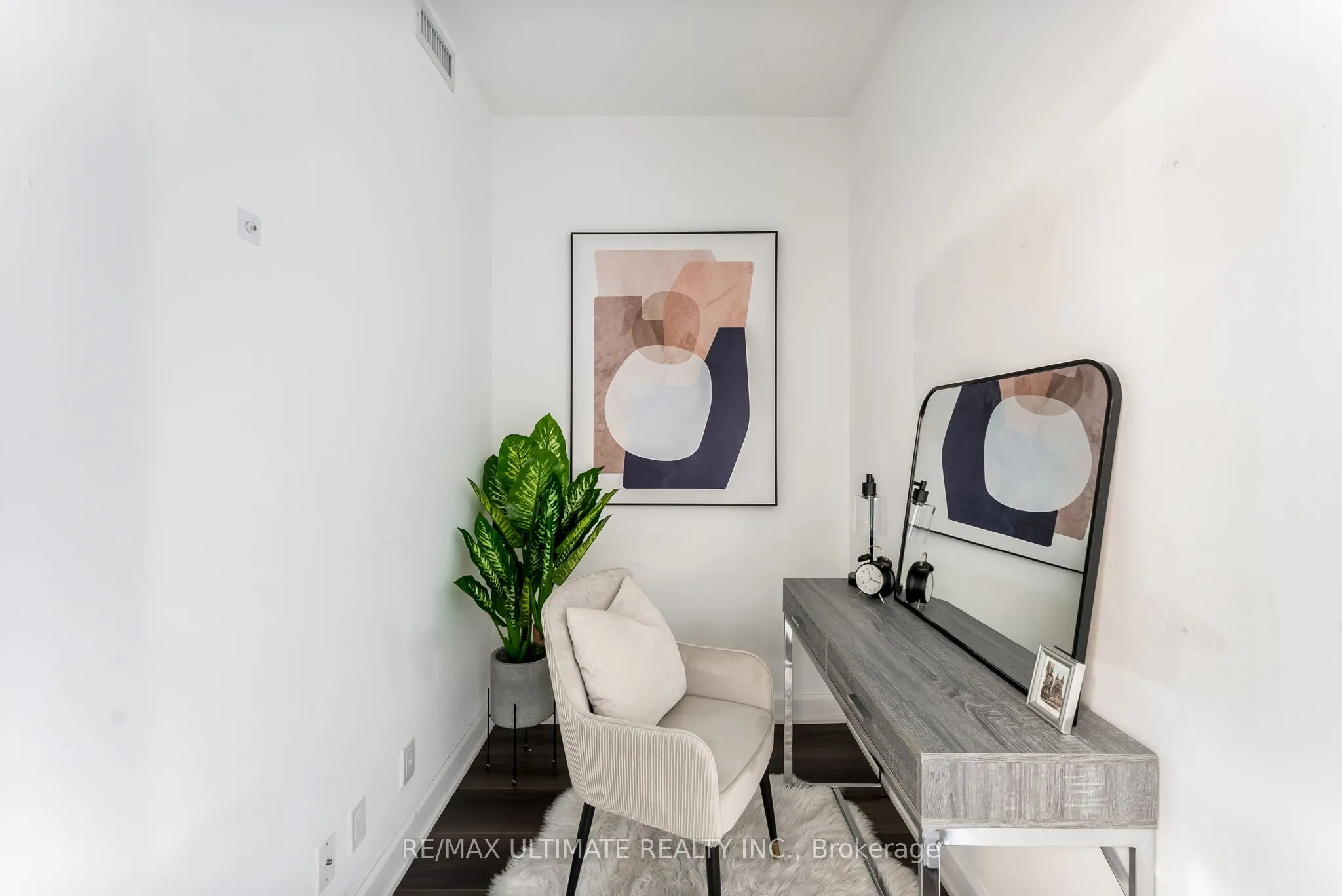 950 Portage Parkway, #4801