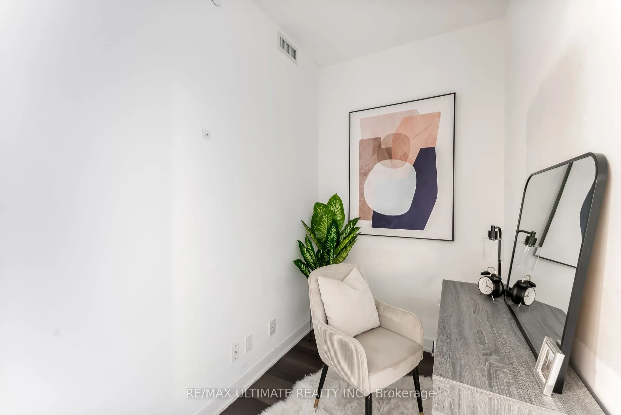 950 Portage Parkway, #4801