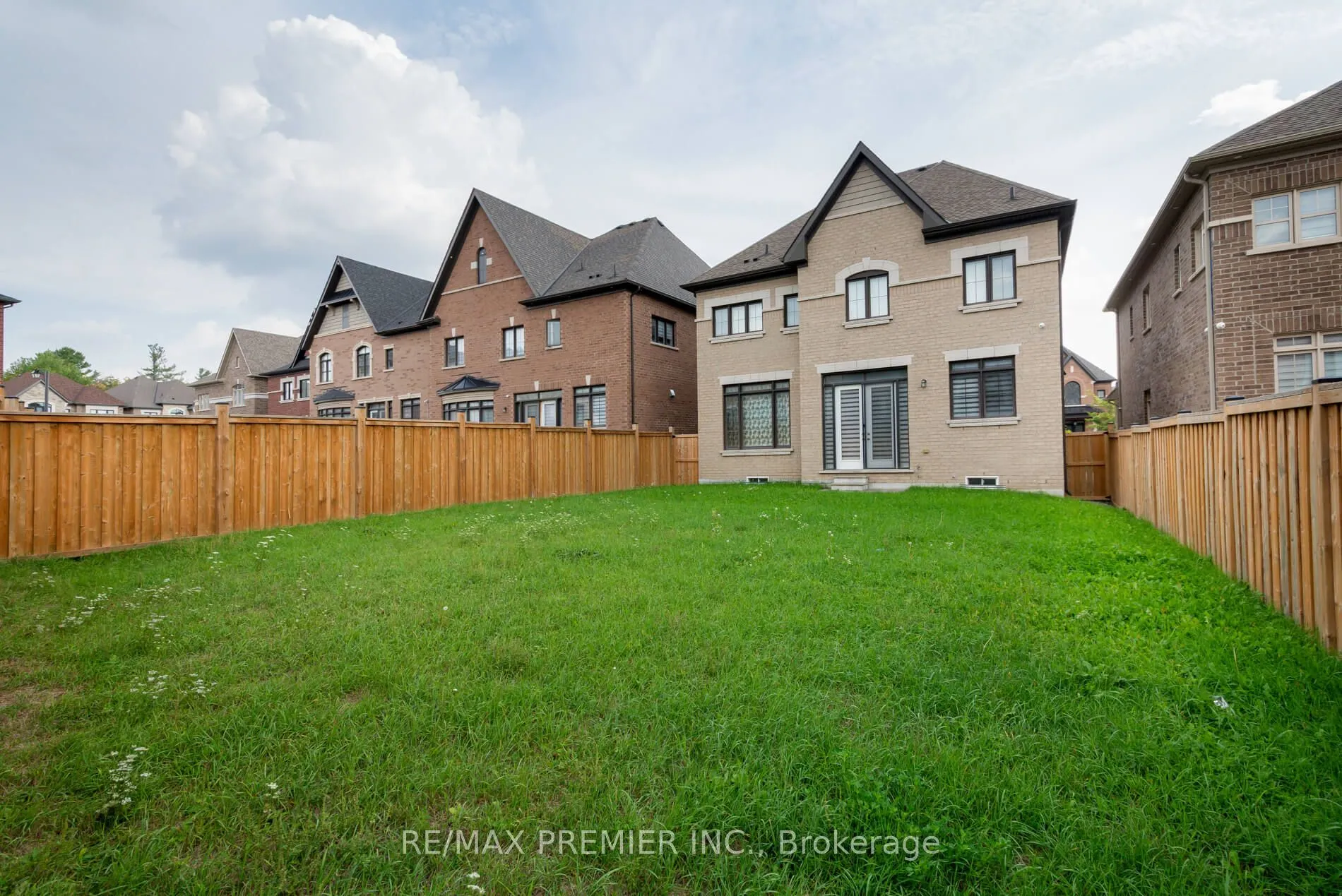115 Rotondo Crescent
