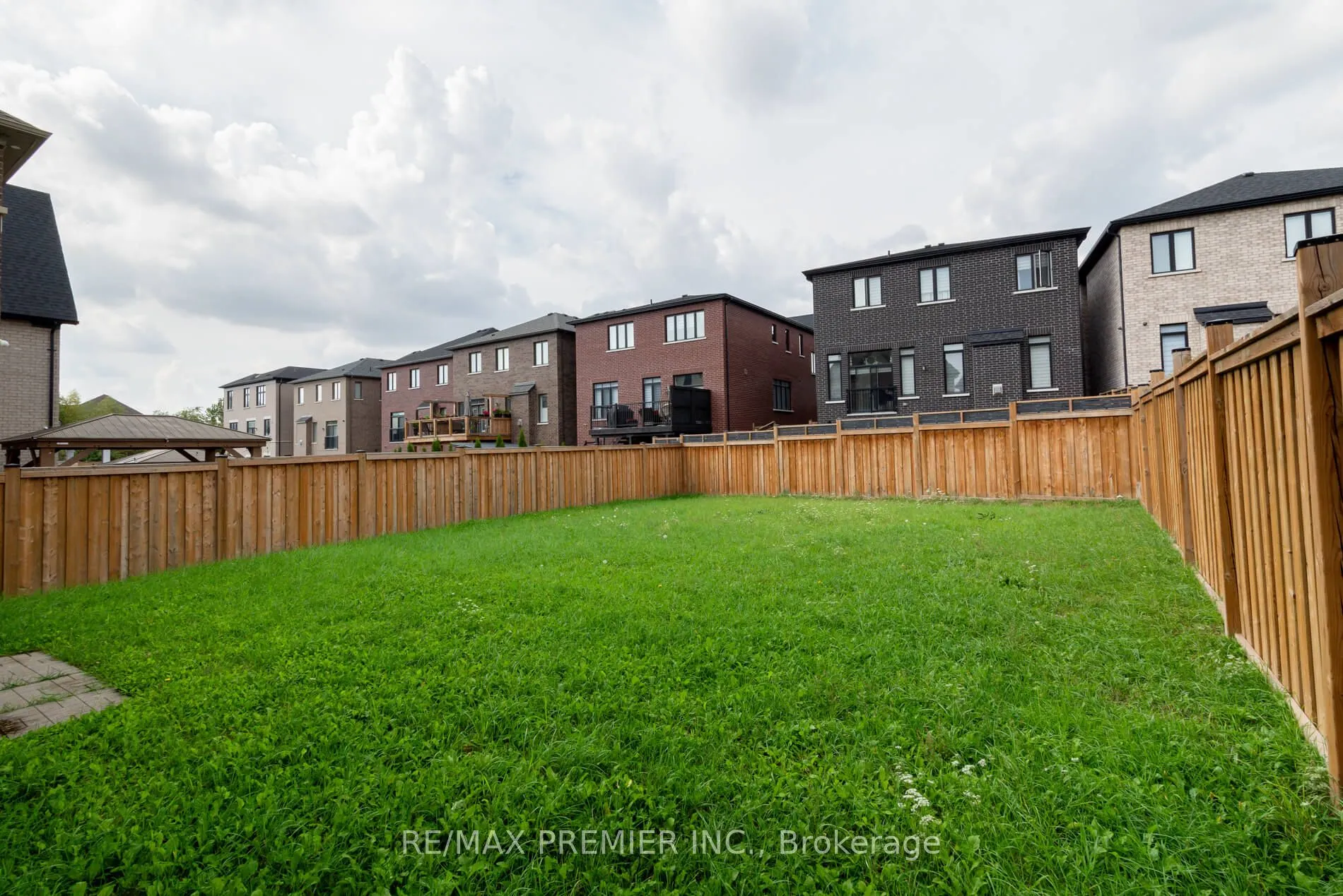115 Rotondo Crescent