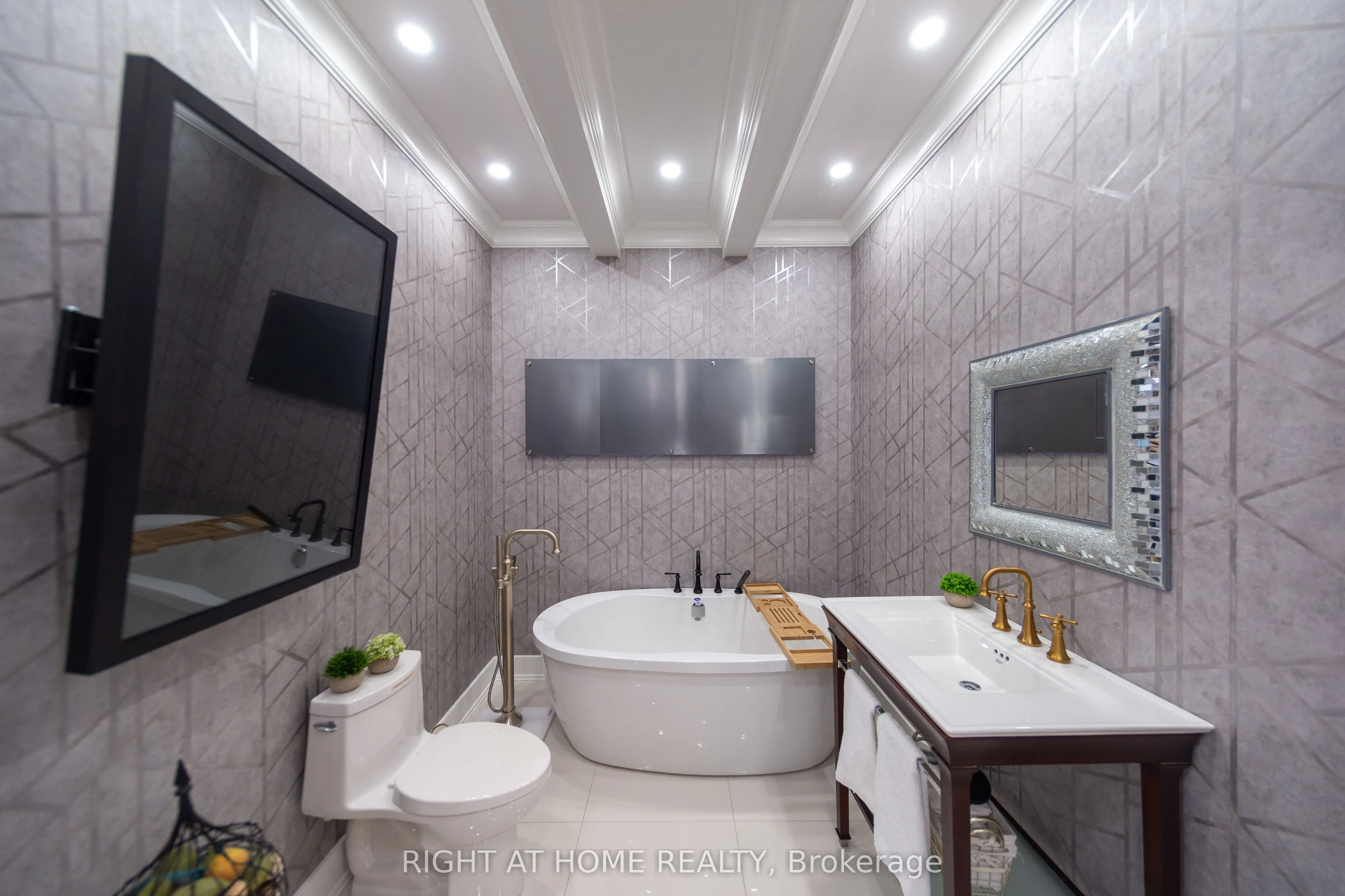 636 Edward Avenue, #14
