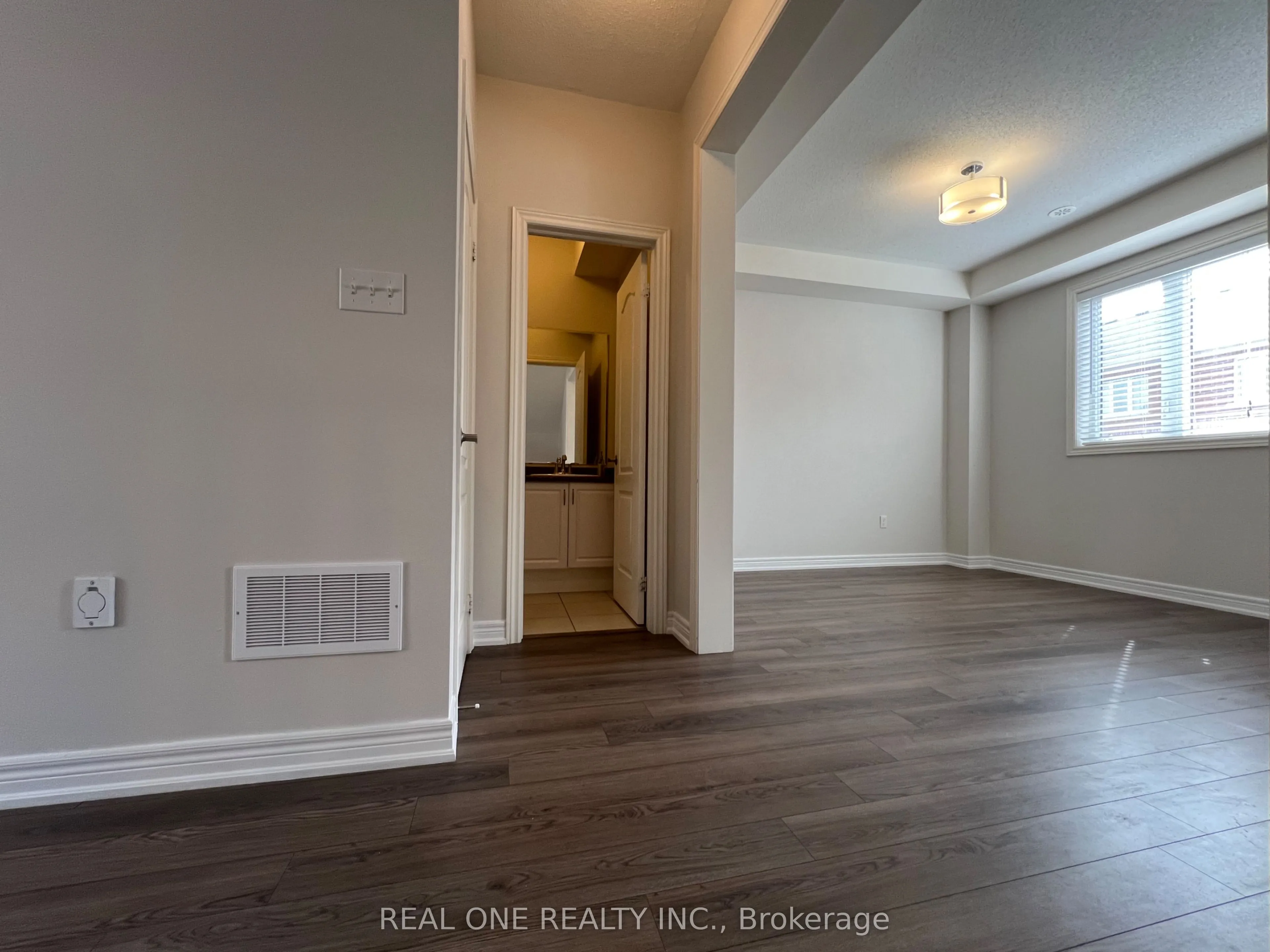 83 Roy Grove Way