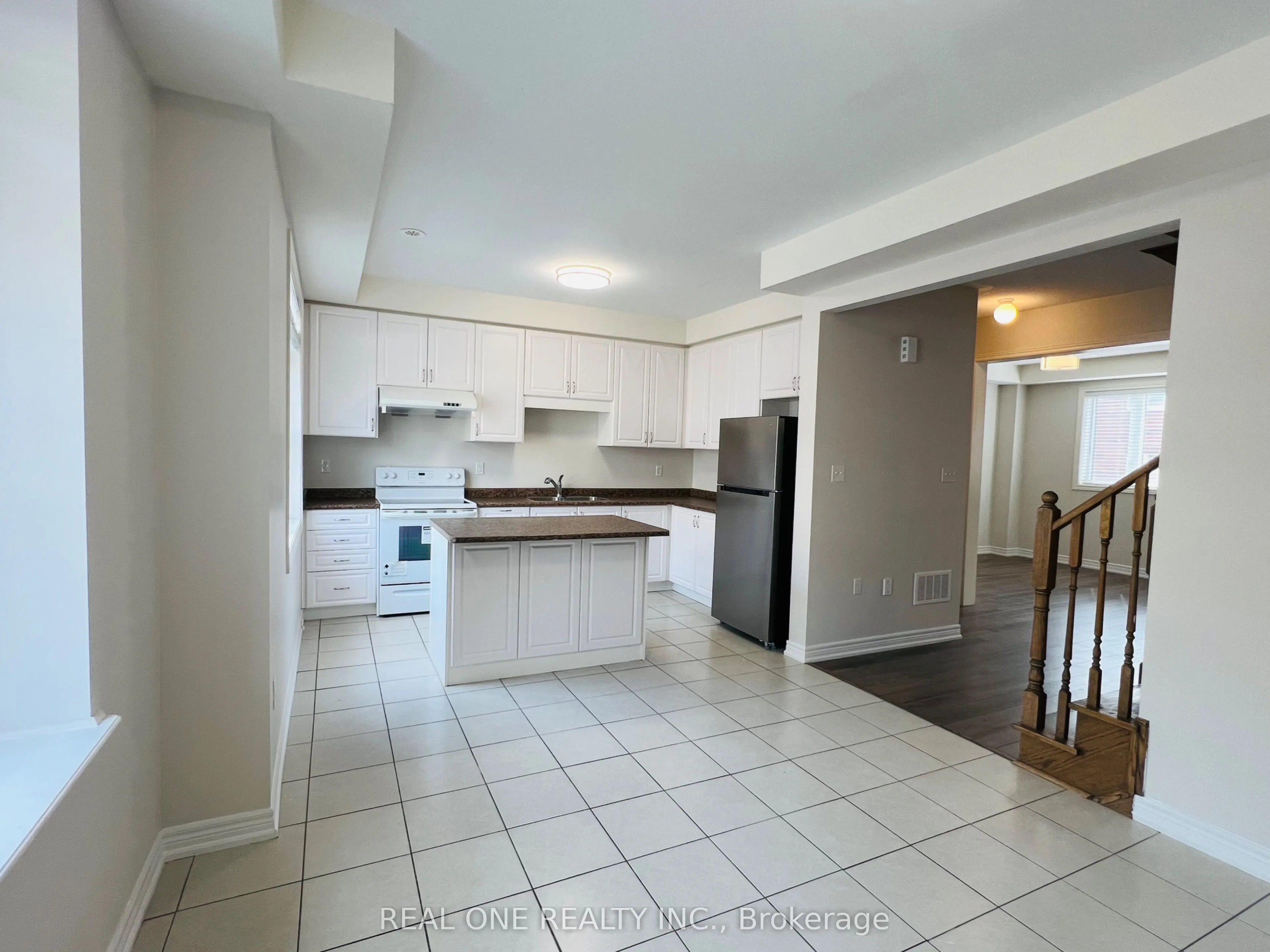 83 Roy Grove Way