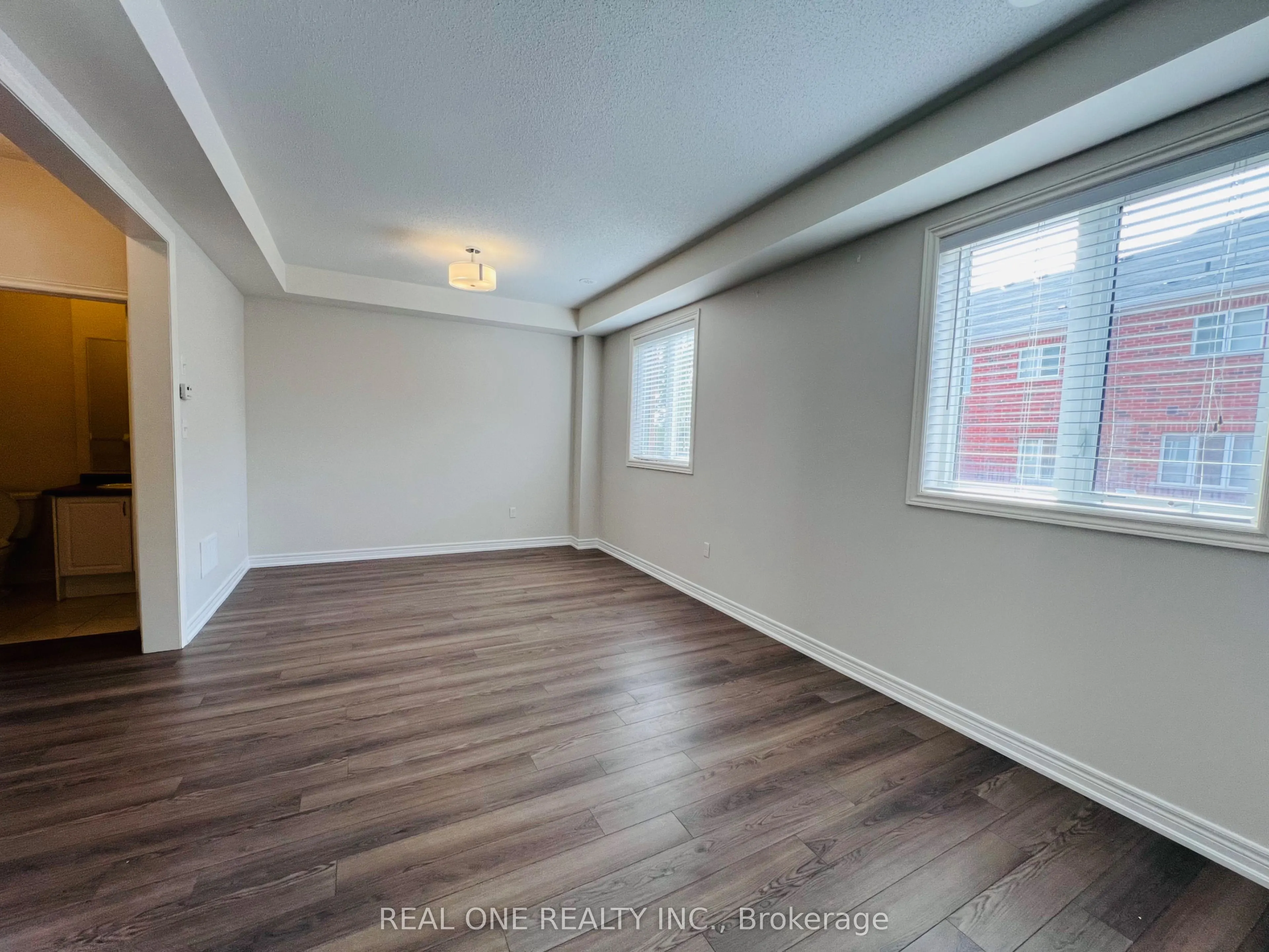 83 Roy Grove Way