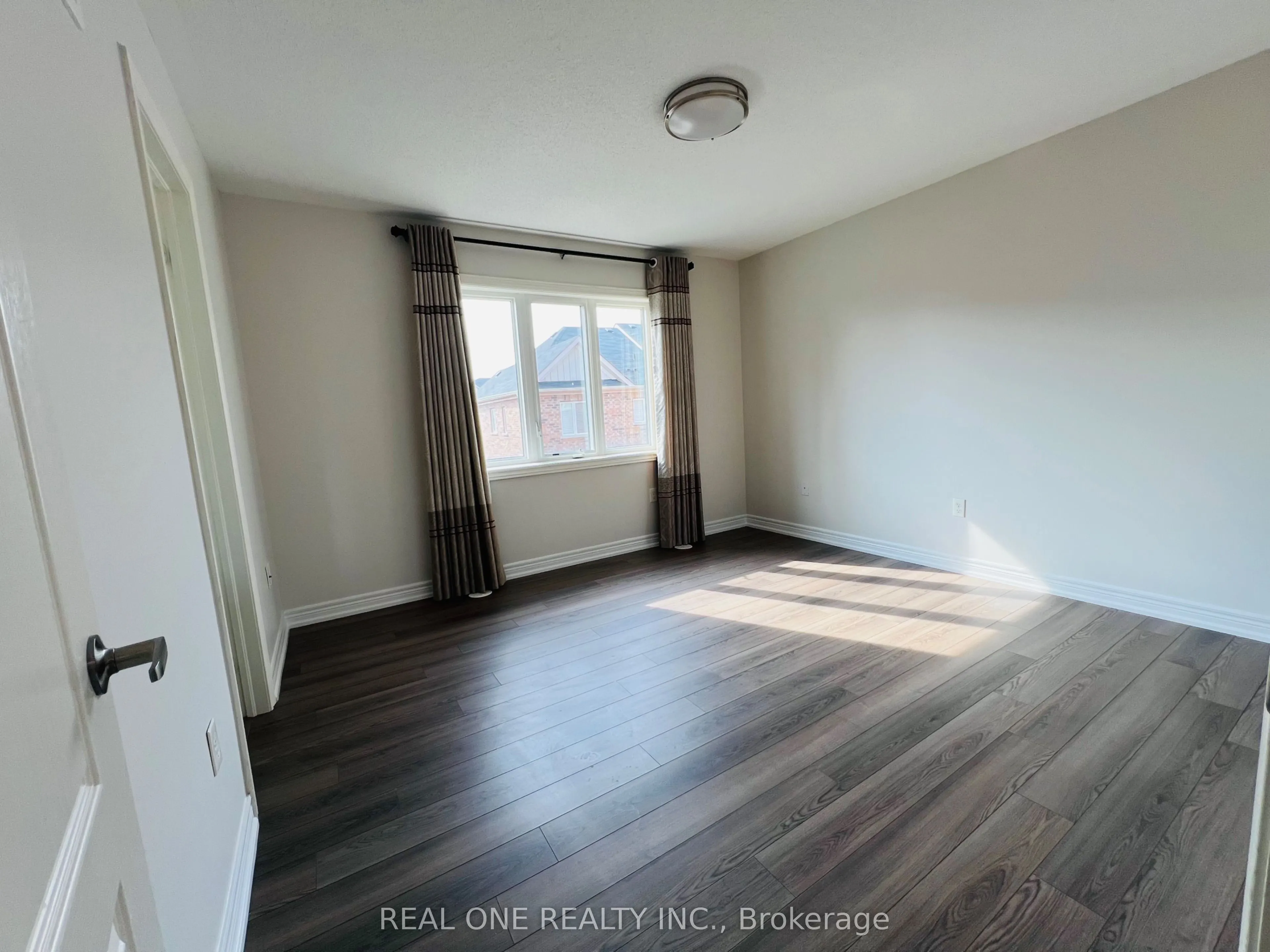83 Roy Grove Way