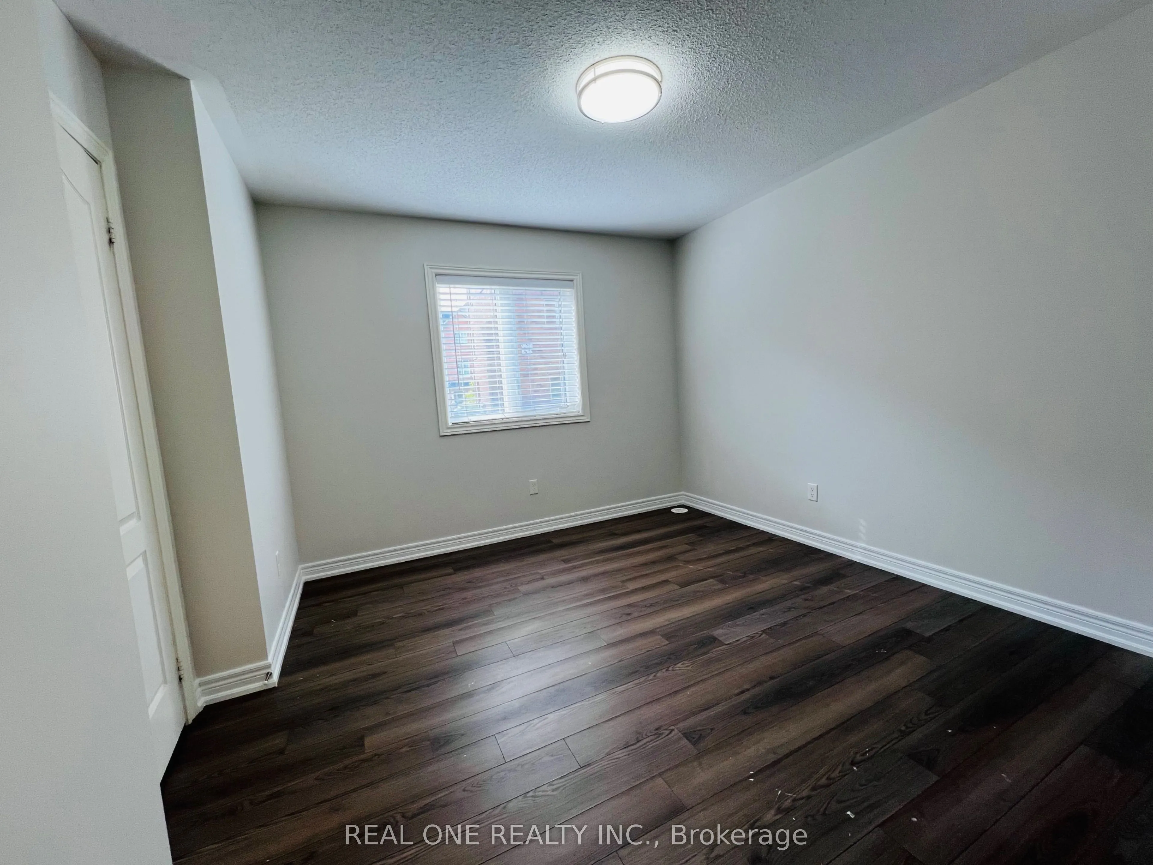 83 Roy Grove Way