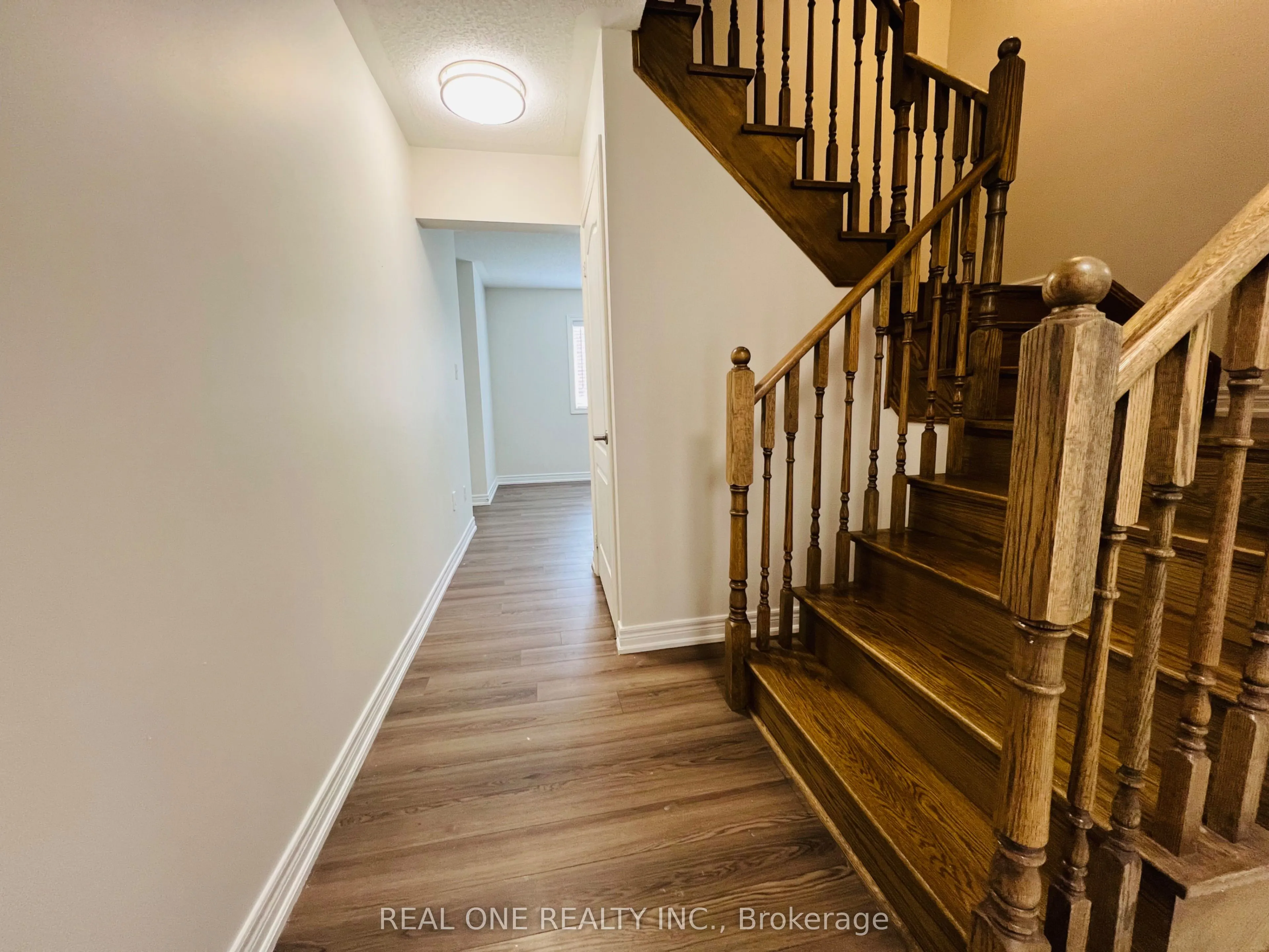 83 Roy Grove Way