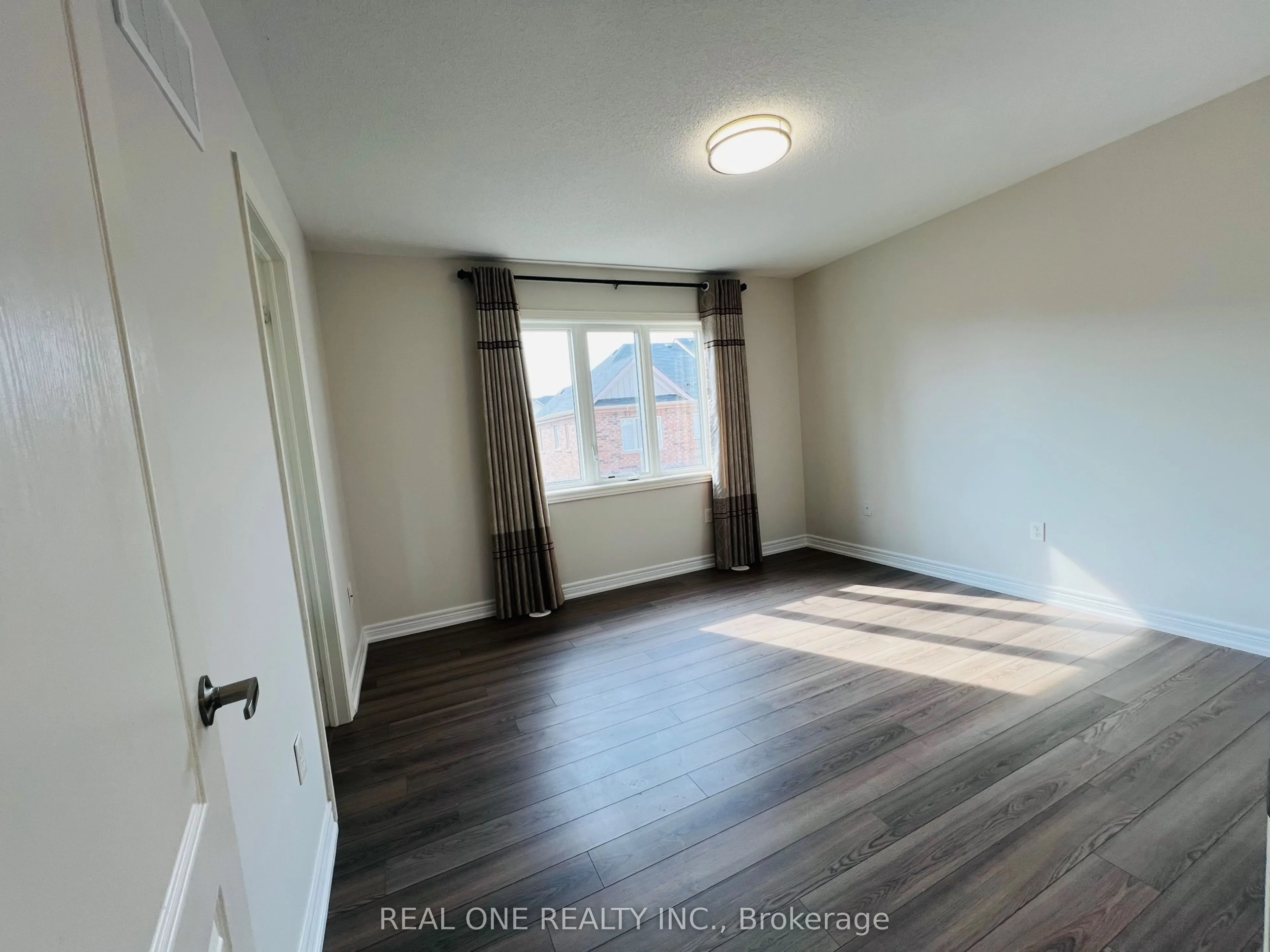 83 Roy Grove Way