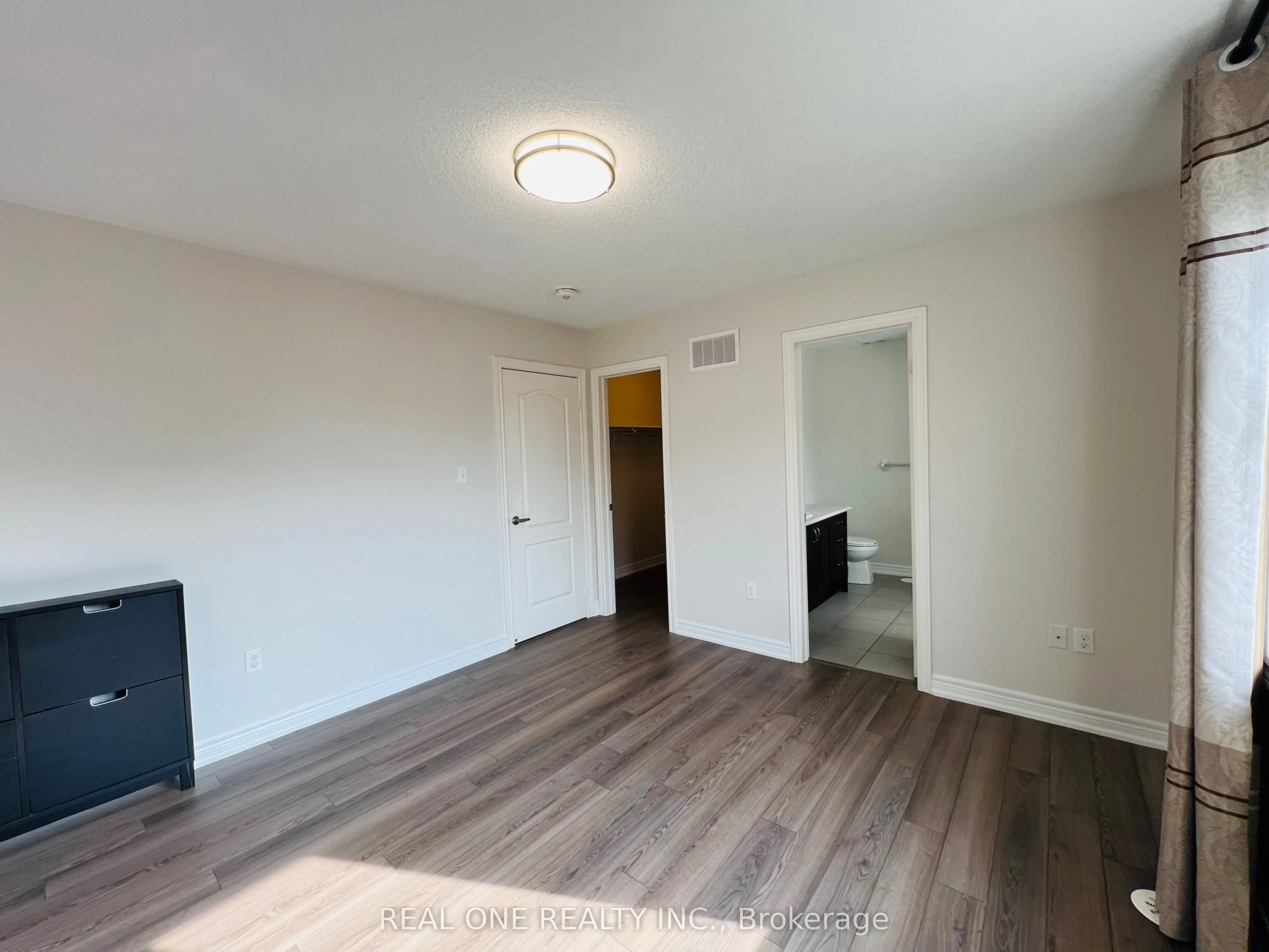 83 Roy Grove Way