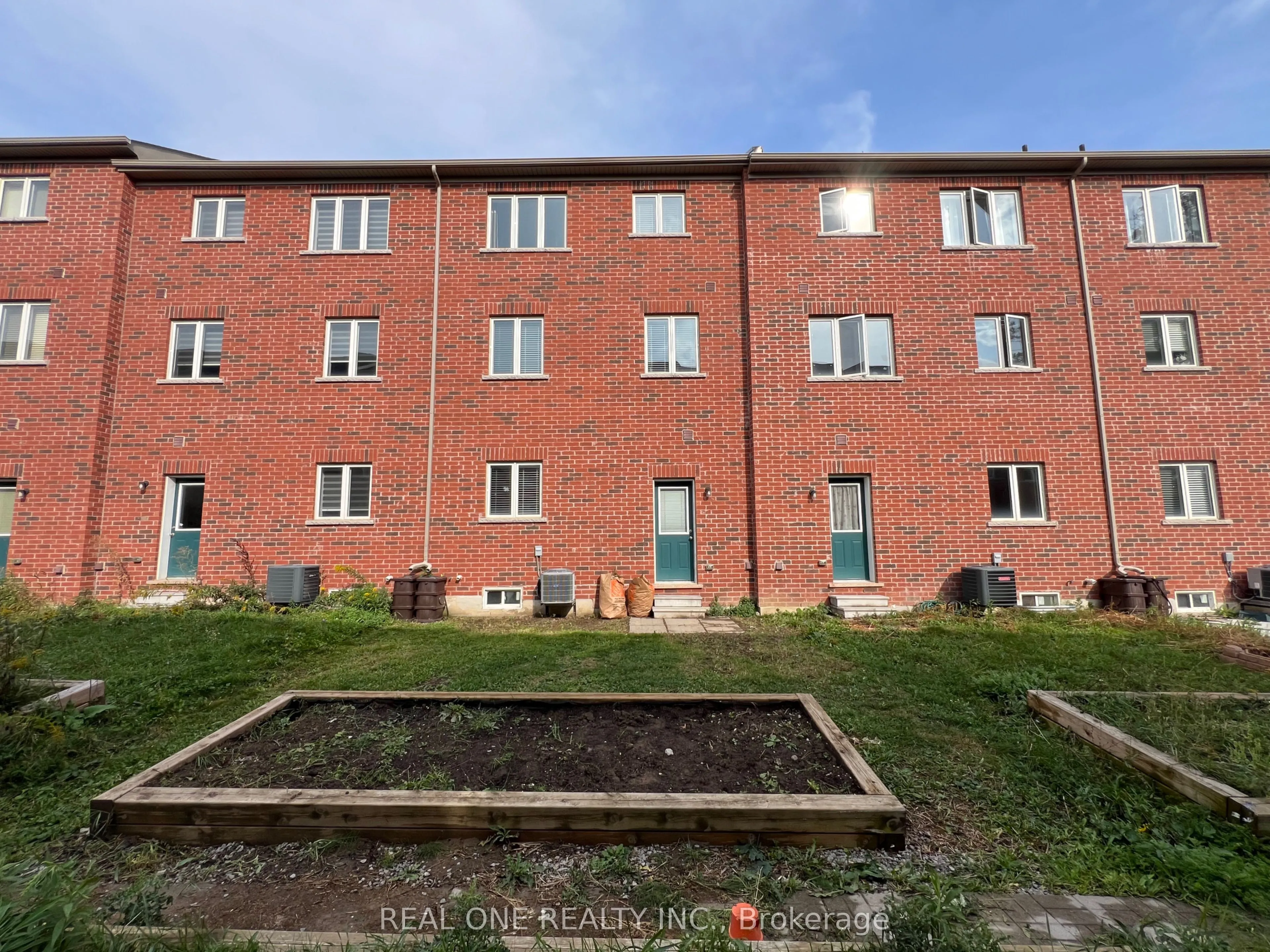 83 Roy Grove Way