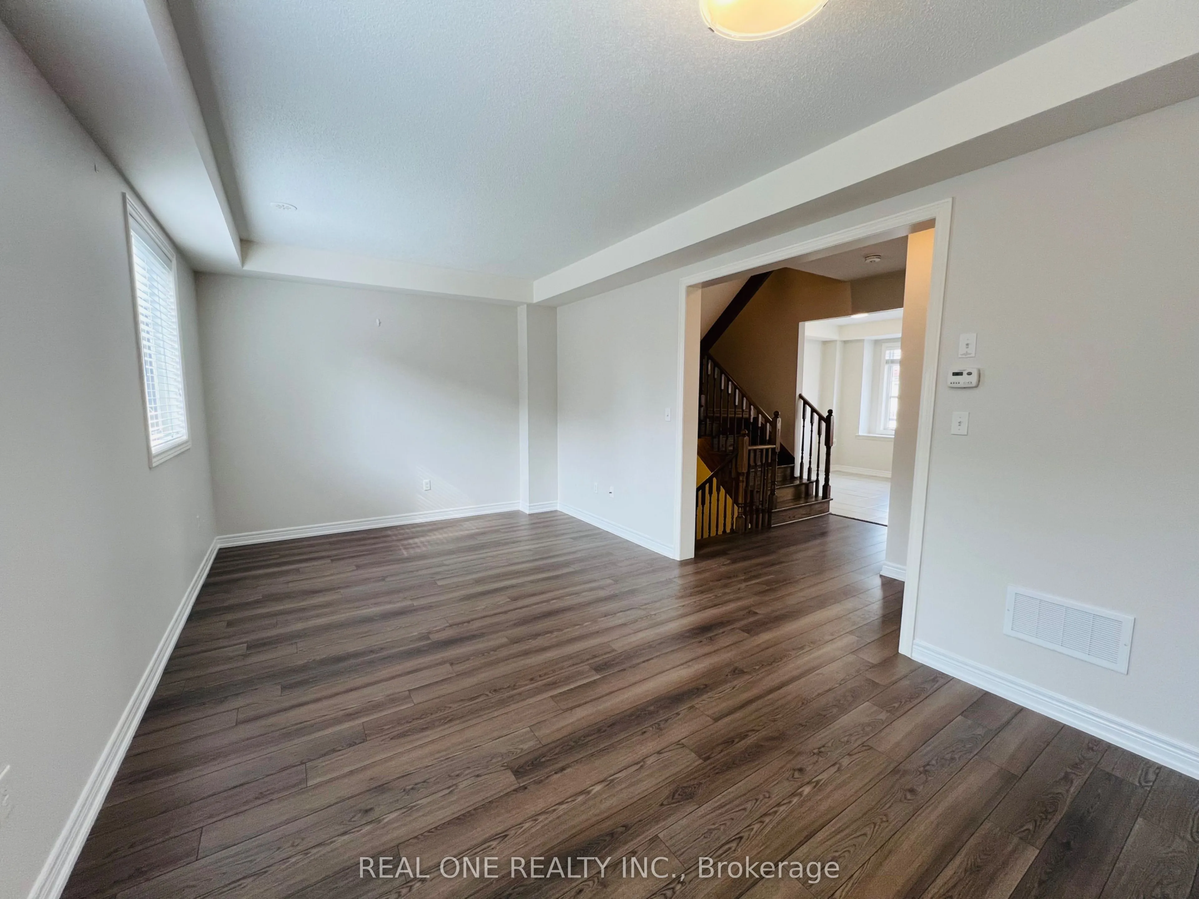83 Roy Grove Way