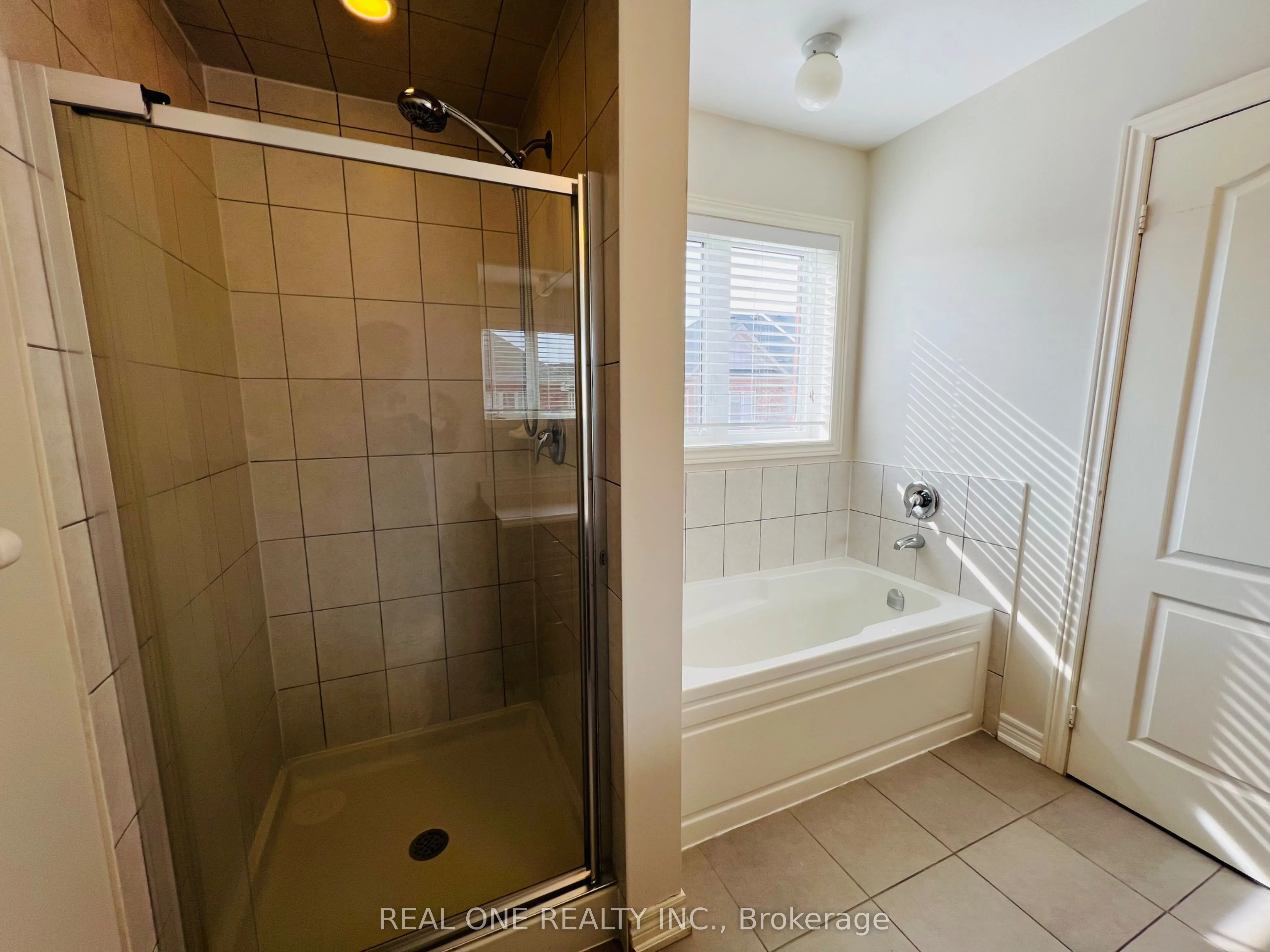 83 Roy Grove Way