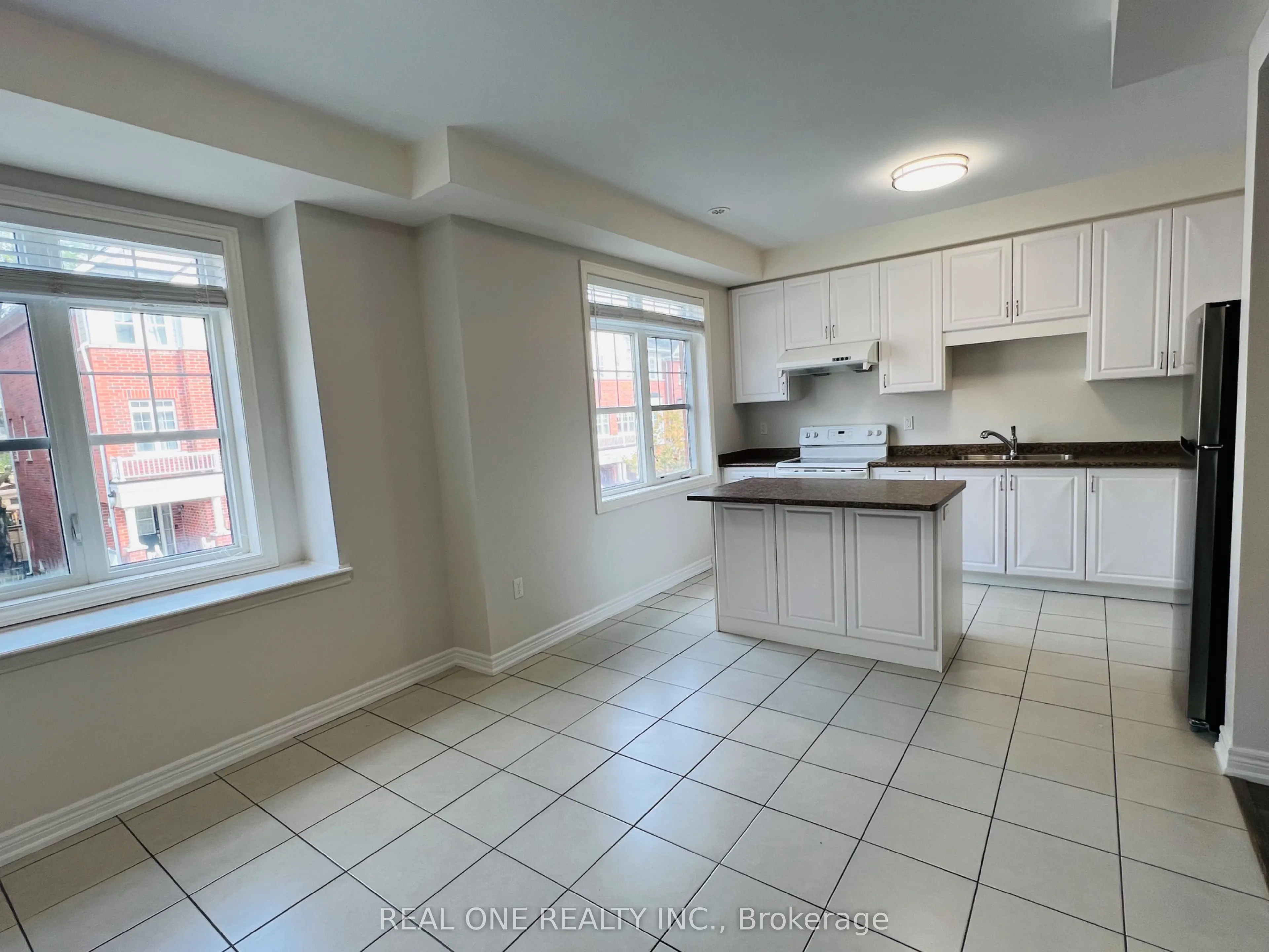 83 Roy Grove Way