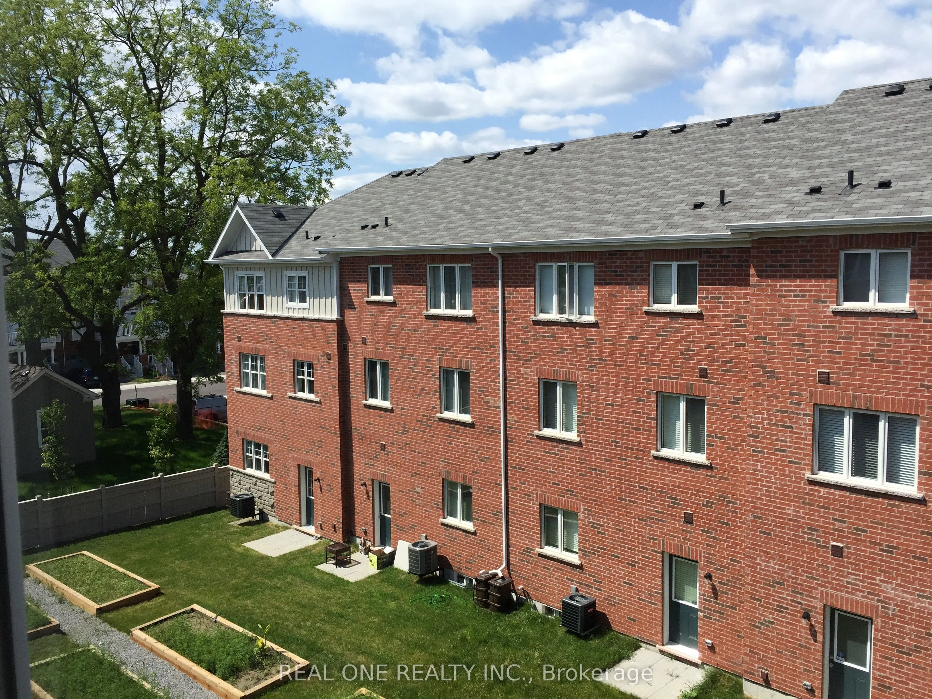 83 Roy Grove Way