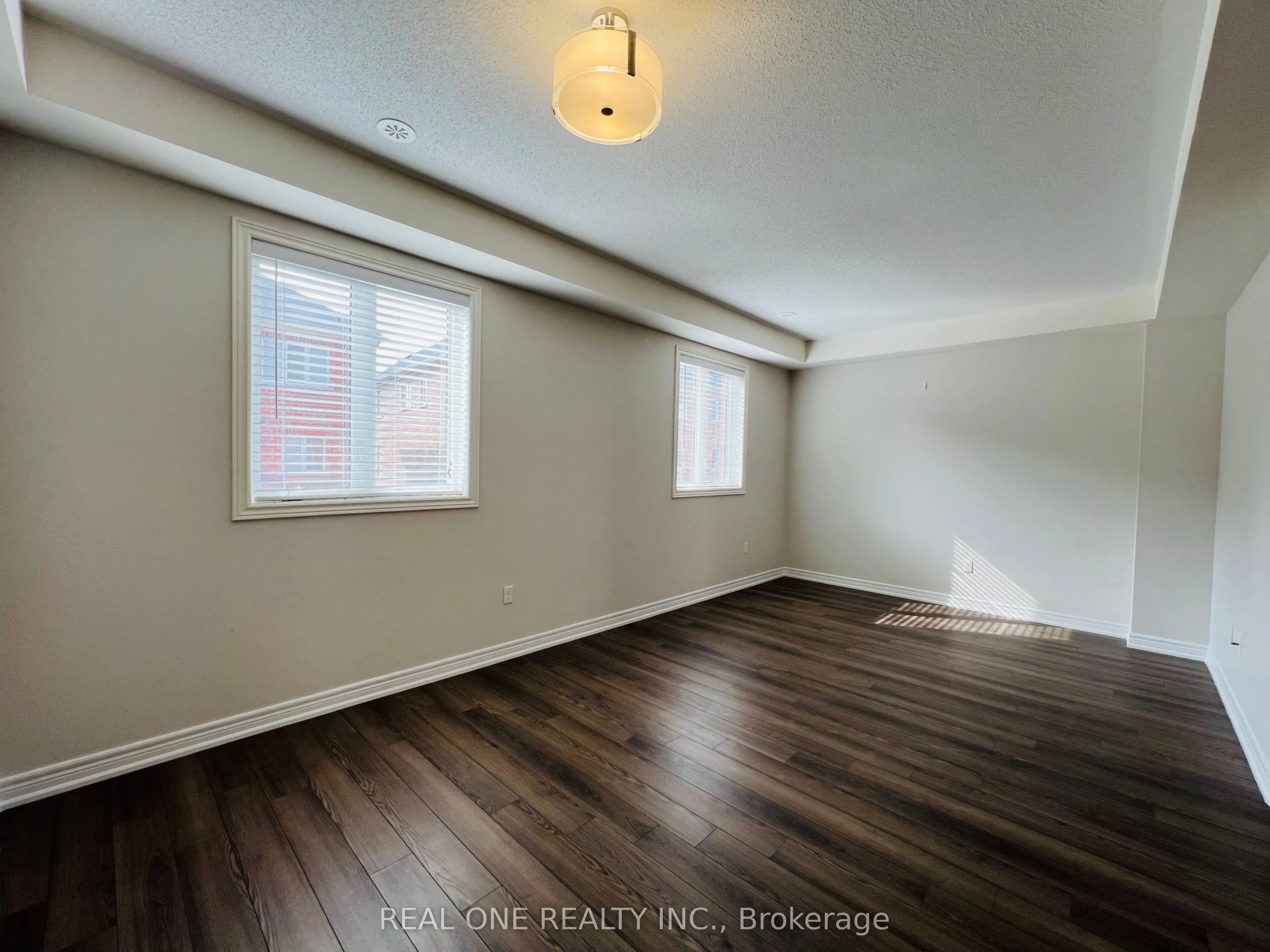 83 Roy Grove Way