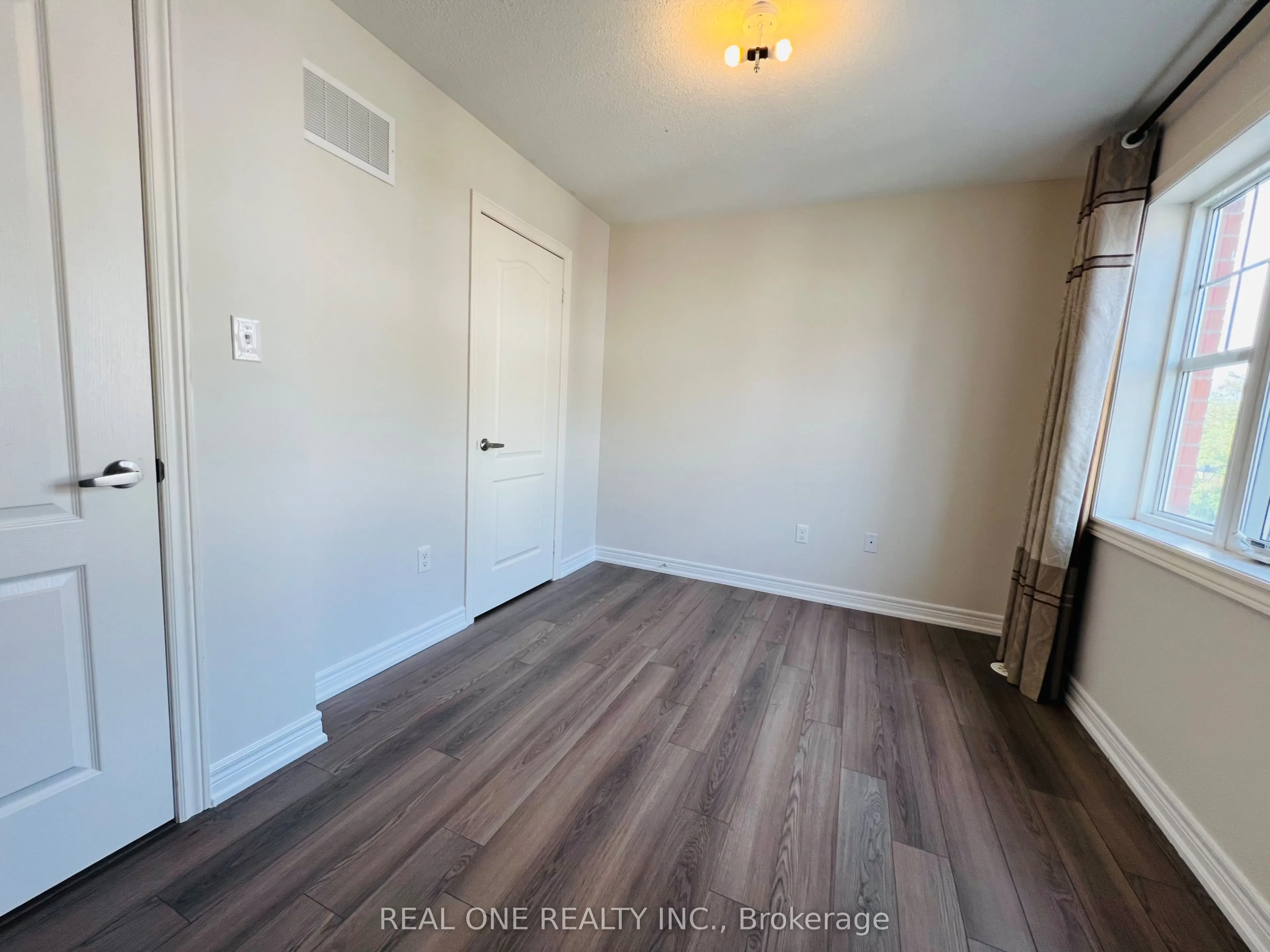 83 Roy Grove Way
