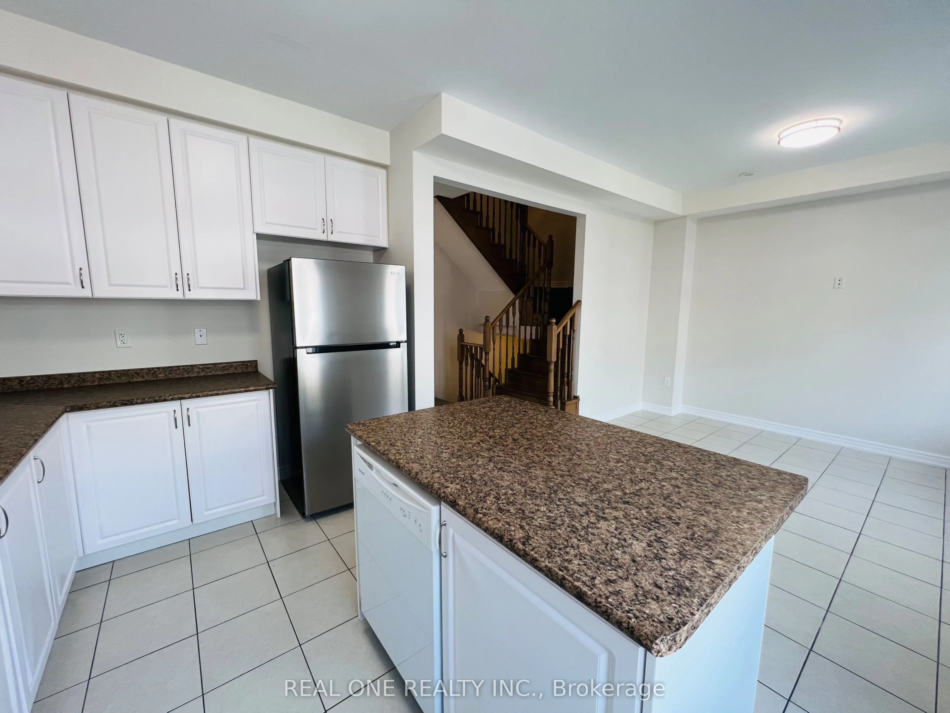 83 Roy Grove Way