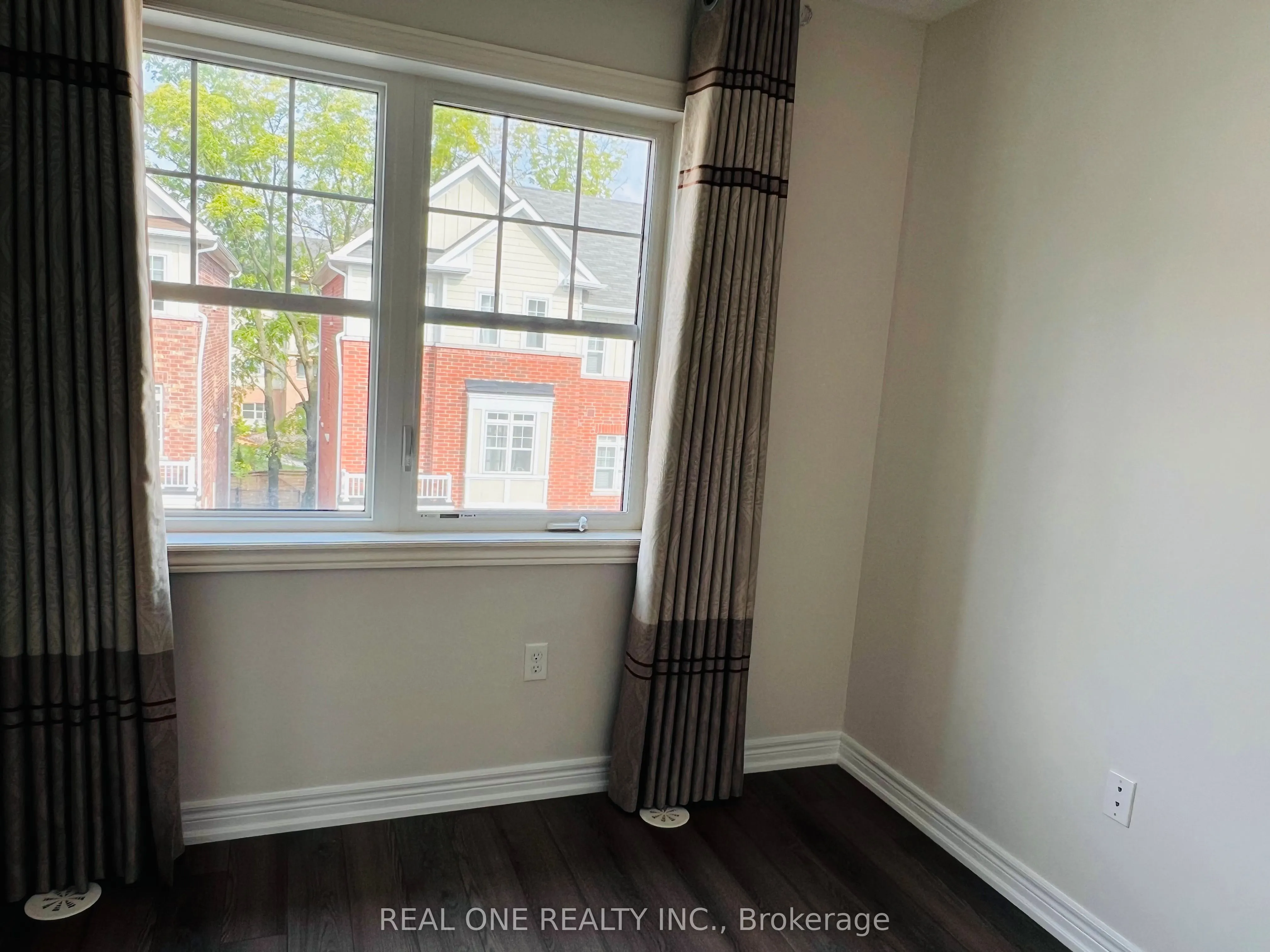 83 Roy Grove Way