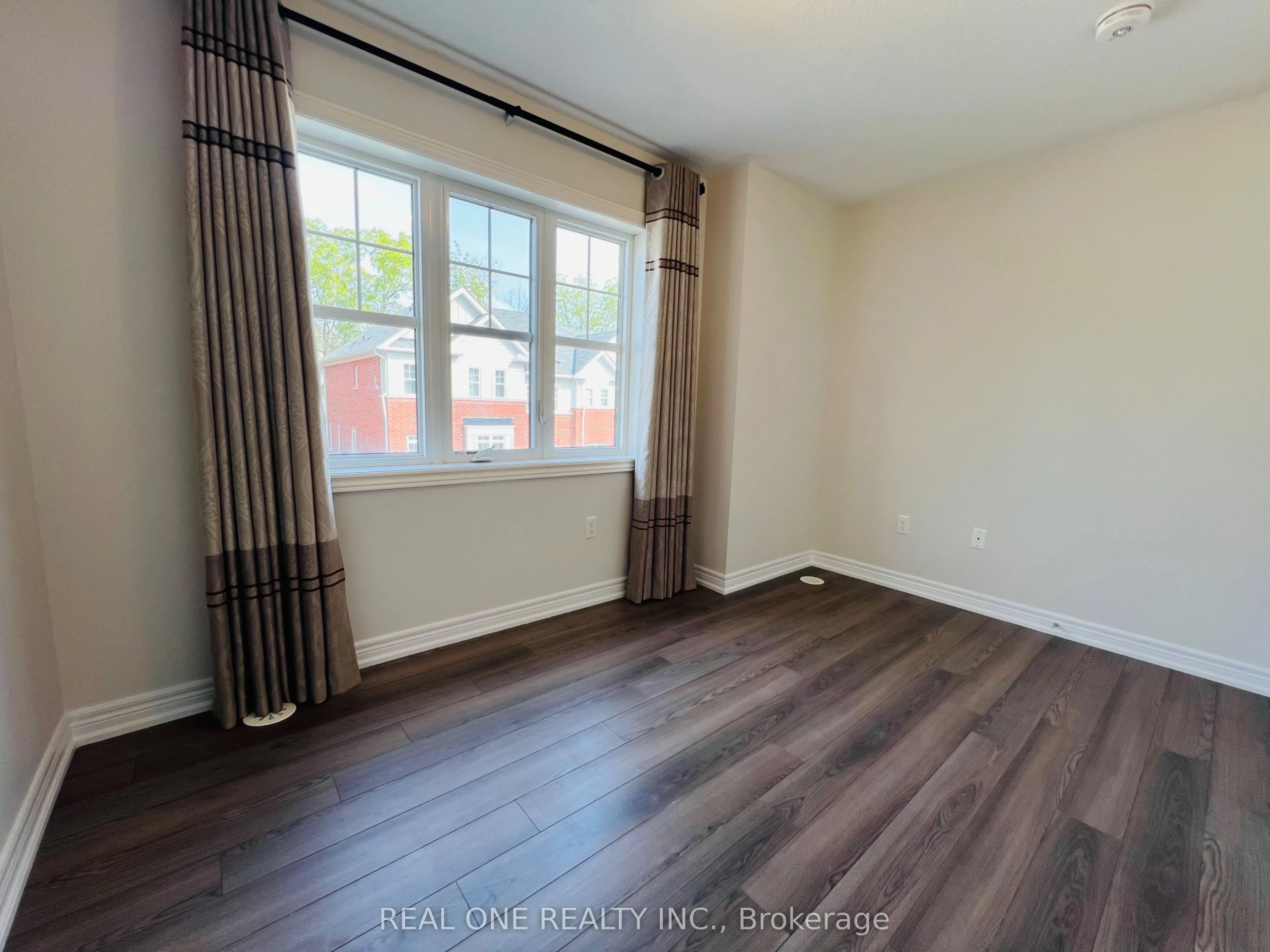 83 Roy Grove Way