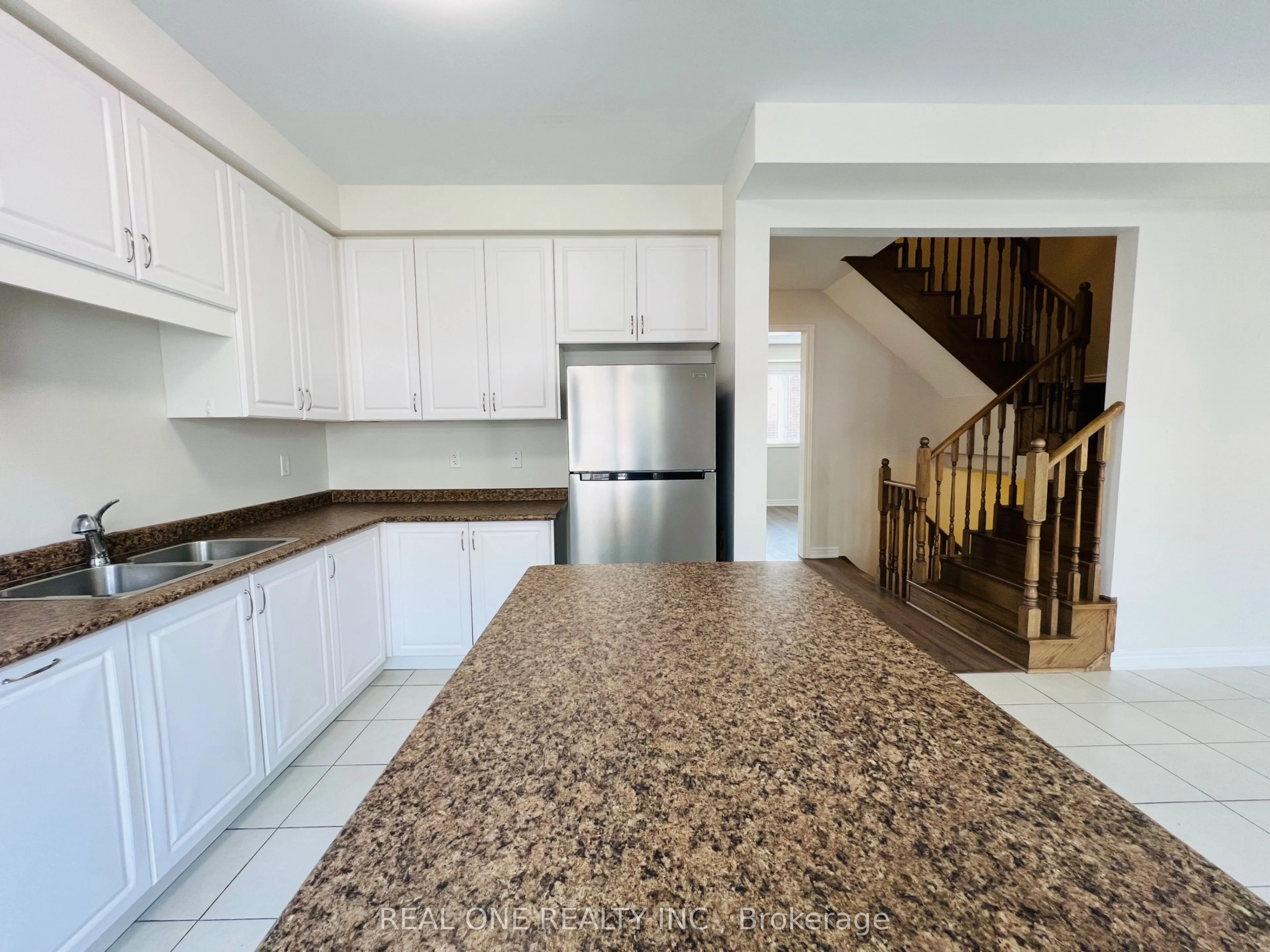 83 Roy Grove Way