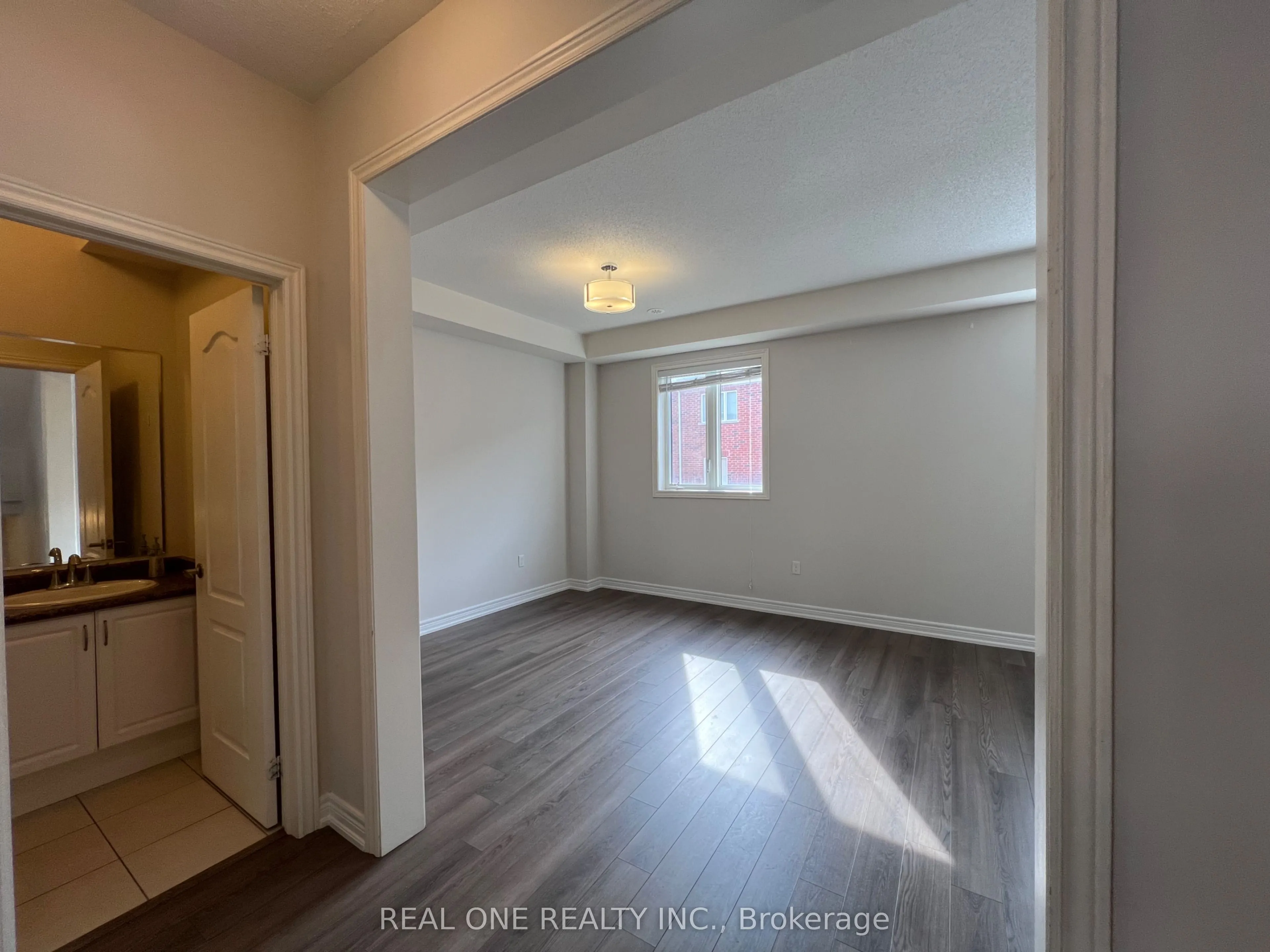 83 Roy Grove Way
