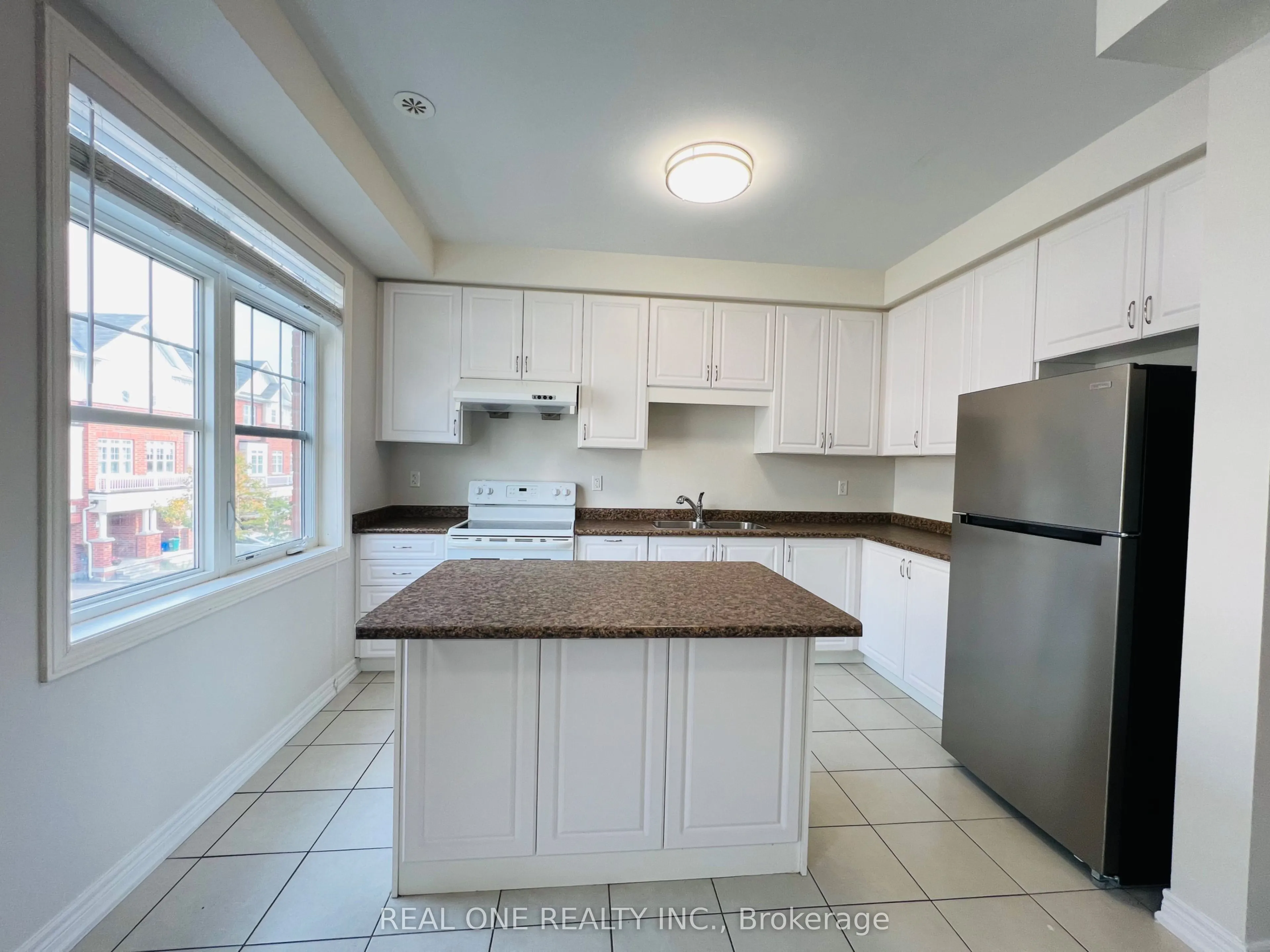 83 Roy Grove Way
